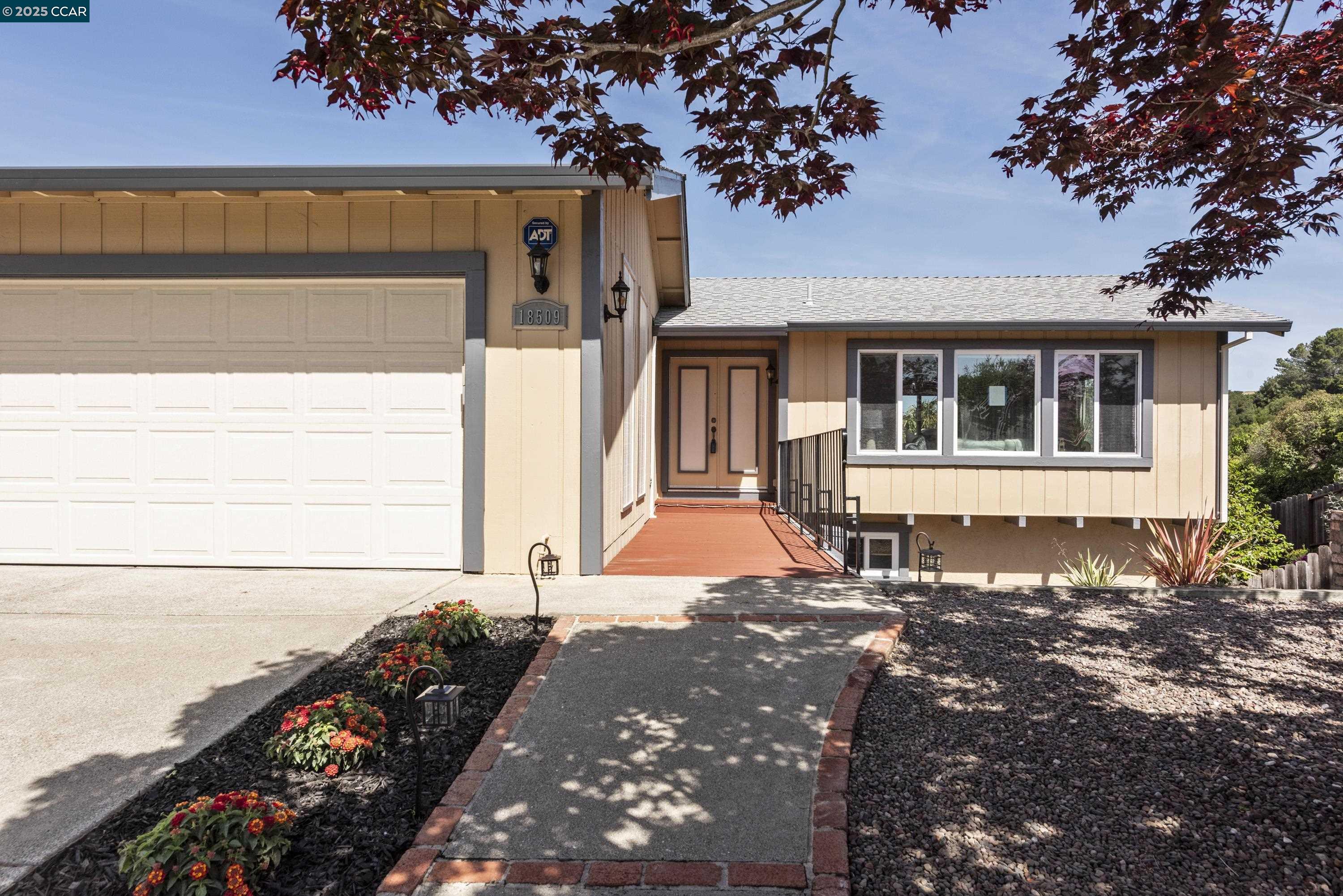 Detail Gallery Image 1 of 47 For 18509 Greenridge Ct, Castro Valley,  CA 94552 - 4 Beds | 2/1 Baths