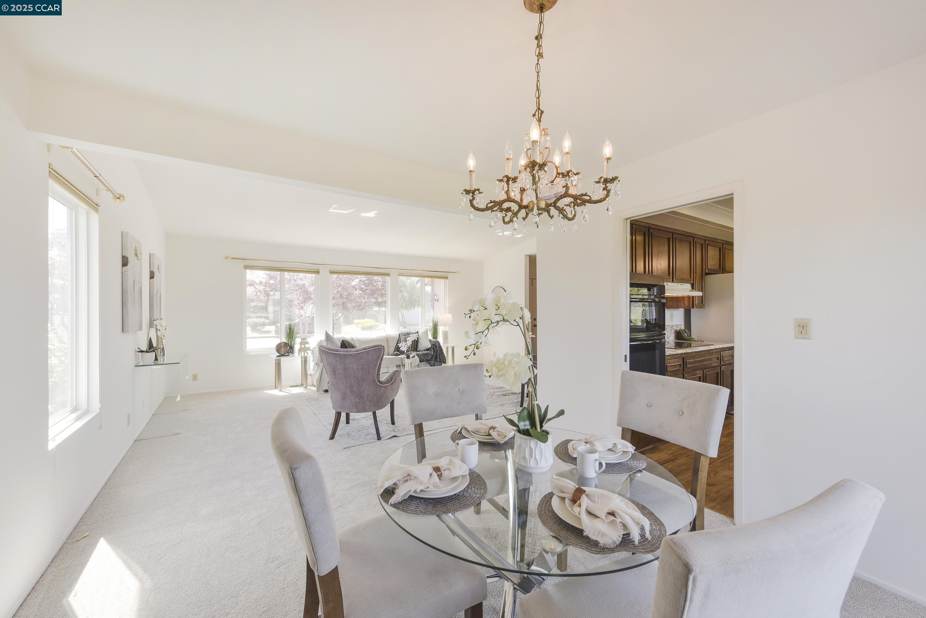 Detail Gallery Image 18 of 47 For 18509 Greenridge Ct, Castro Valley,  CA 94552 - 4 Beds | 2/1 Baths
