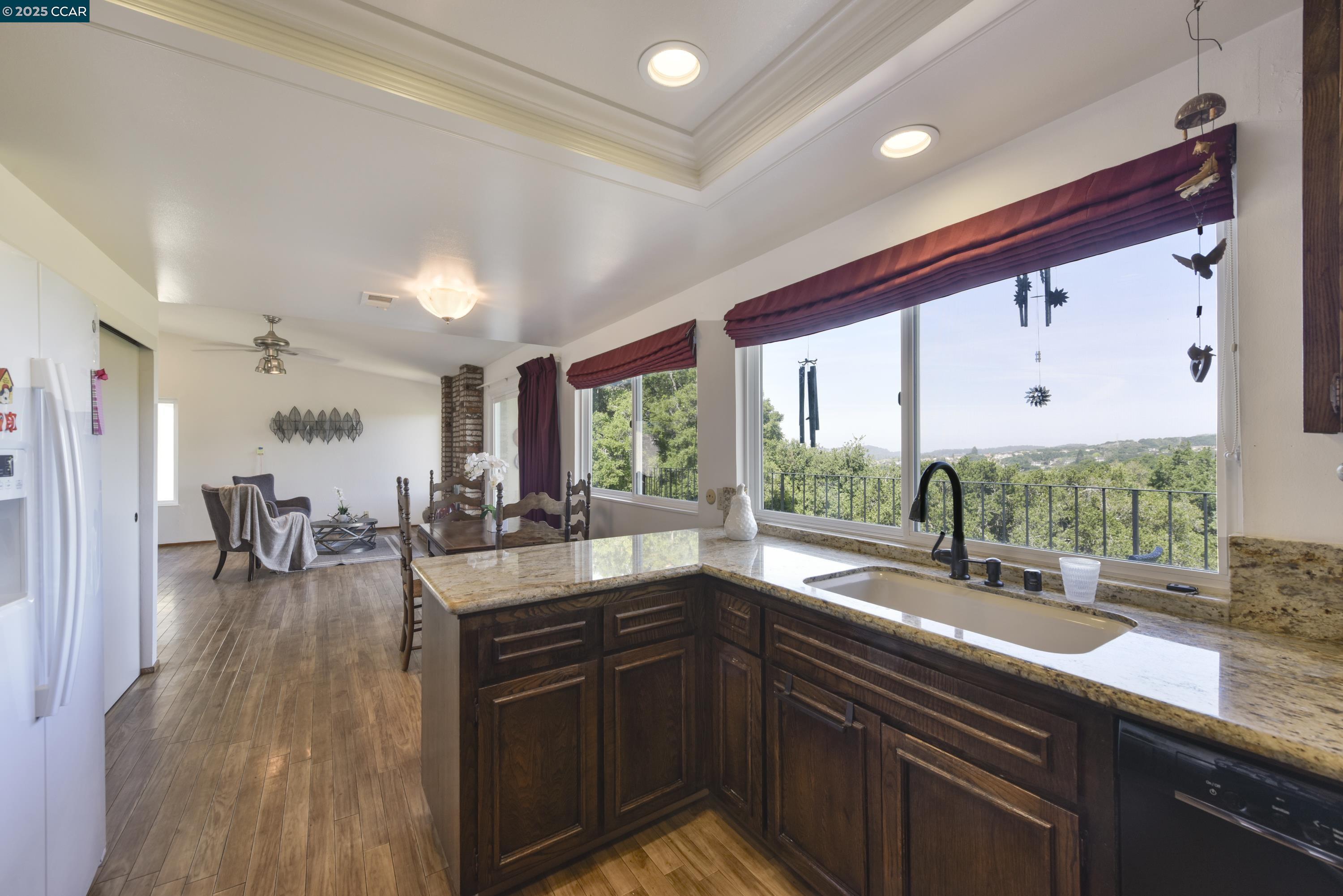 Detail Gallery Image 20 of 47 For 18509 Greenridge Ct, Castro Valley,  CA 94552 - 4 Beds | 2/1 Baths