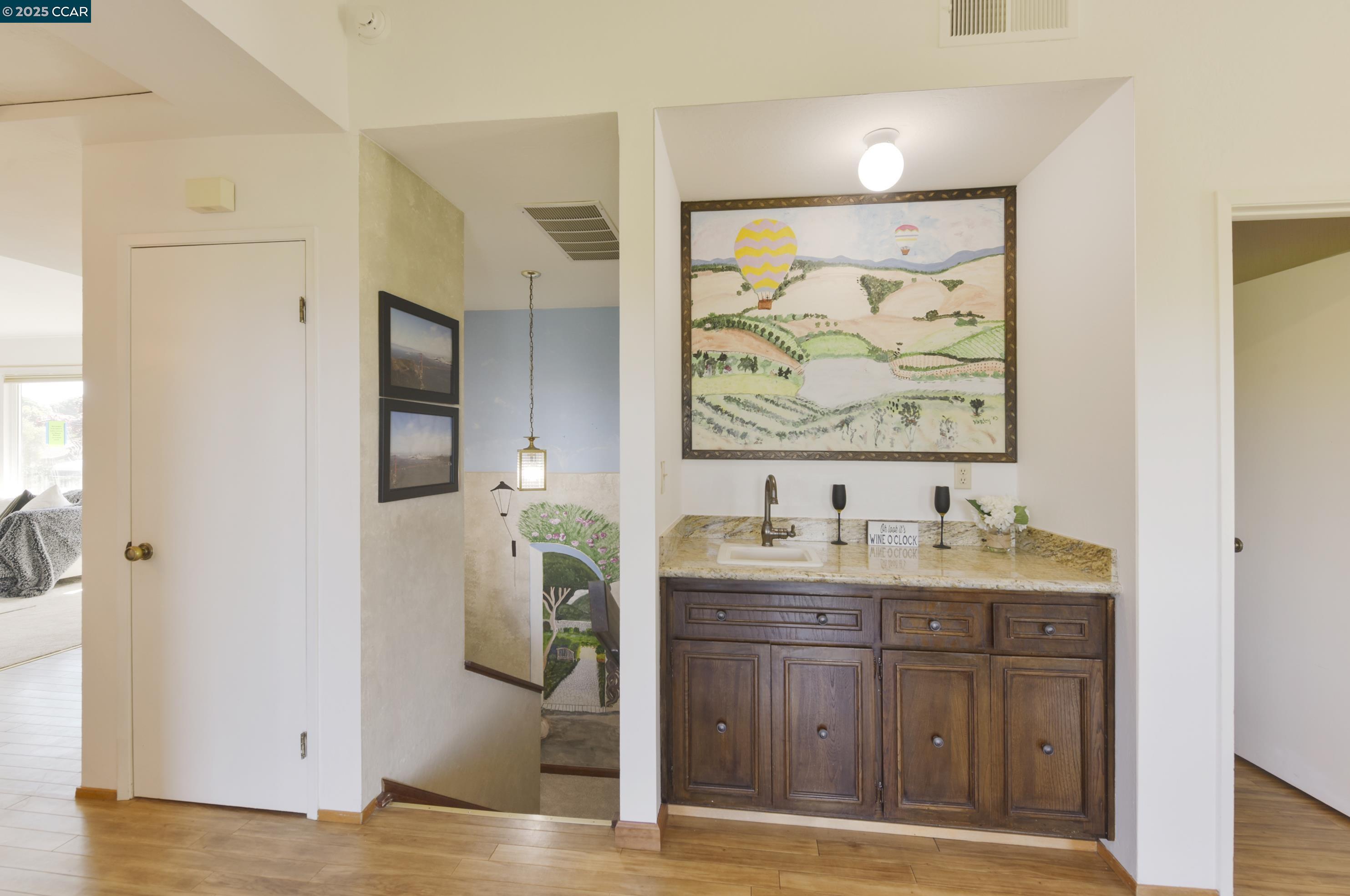 Detail Gallery Image 22 of 47 For 18509 Greenridge Ct, Castro Valley,  CA 94552 - 4 Beds | 2/1 Baths