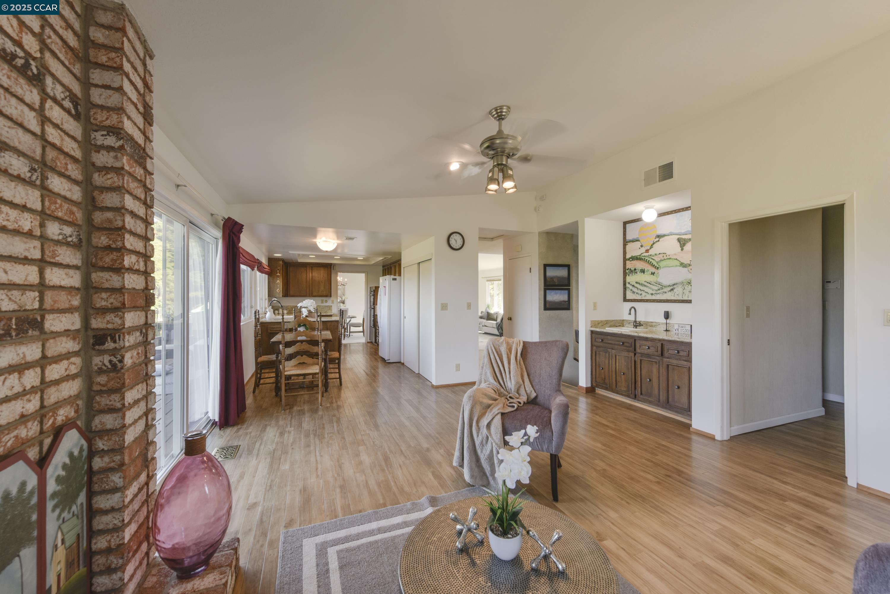 Detail Gallery Image 24 of 47 For 18509 Greenridge Ct, Castro Valley,  CA 94552 - 4 Beds | 2/1 Baths