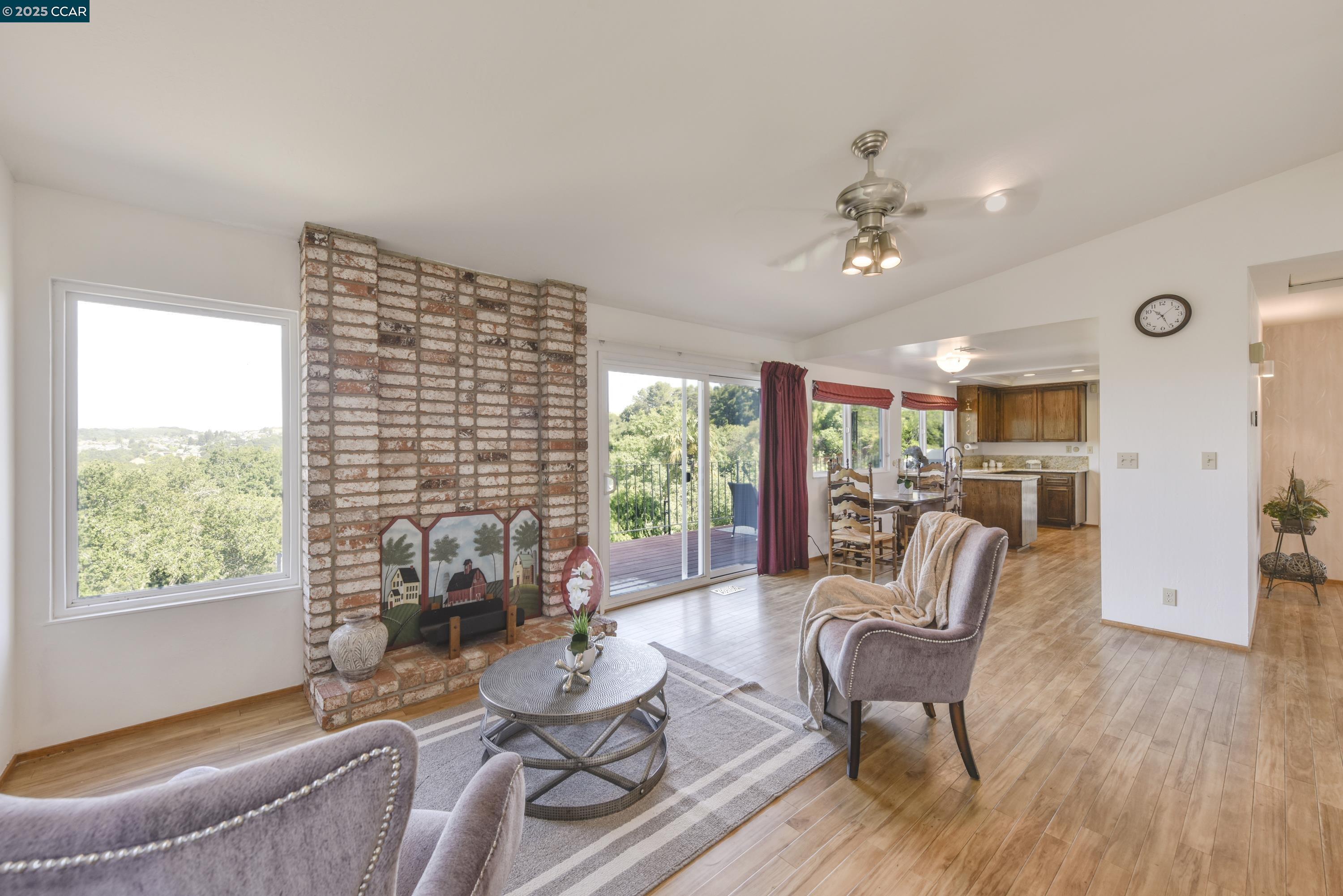 Detail Gallery Image 25 of 47 For 18509 Greenridge Ct, Castro Valley,  CA 94552 - 4 Beds | 2/1 Baths