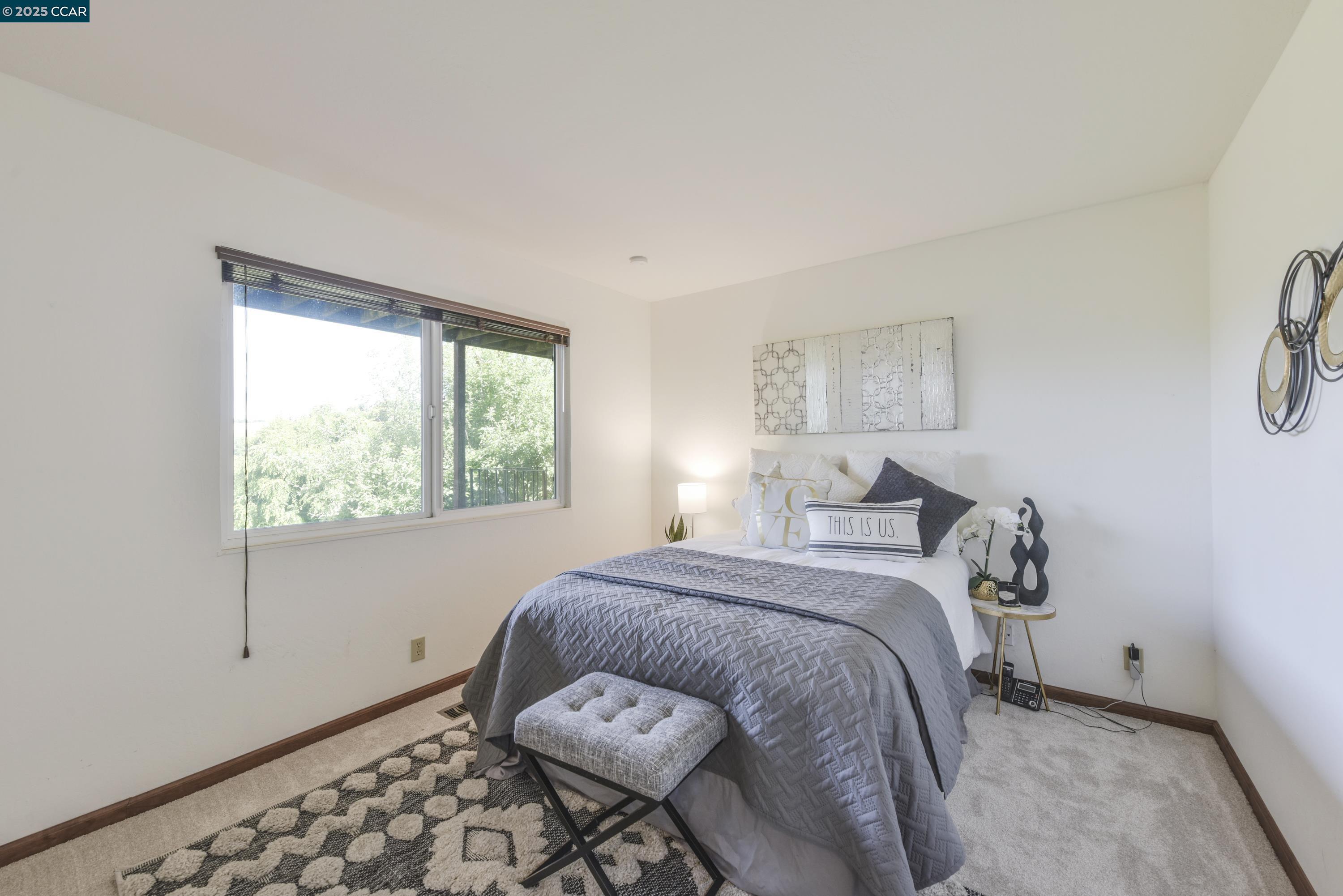 Detail Gallery Image 33 of 47 For 18509 Greenridge Ct, Castro Valley,  CA 94552 - 4 Beds | 2/1 Baths