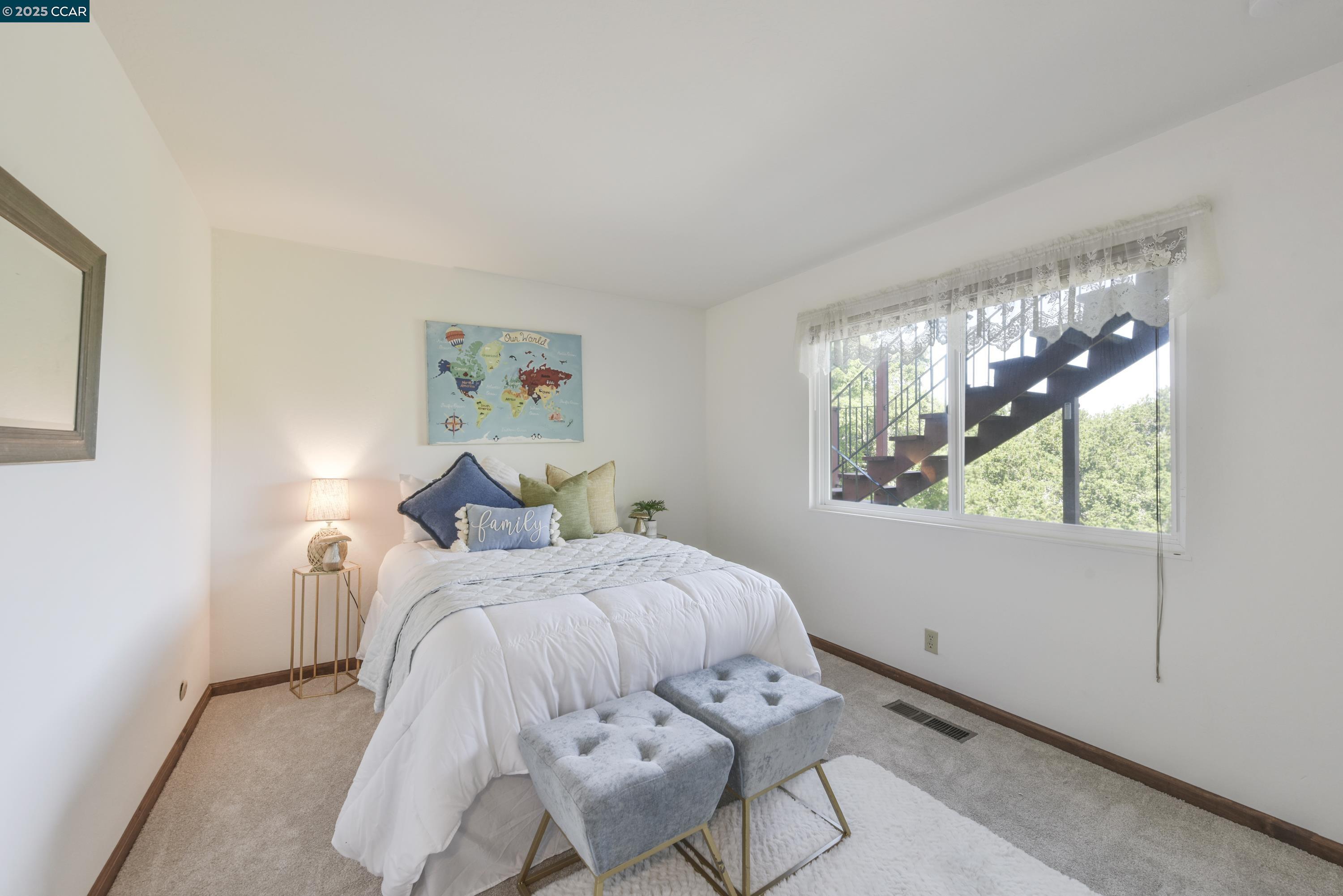 Detail Gallery Image 34 of 47 For 18509 Greenridge Ct, Castro Valley,  CA 94552 - 4 Beds | 2/1 Baths