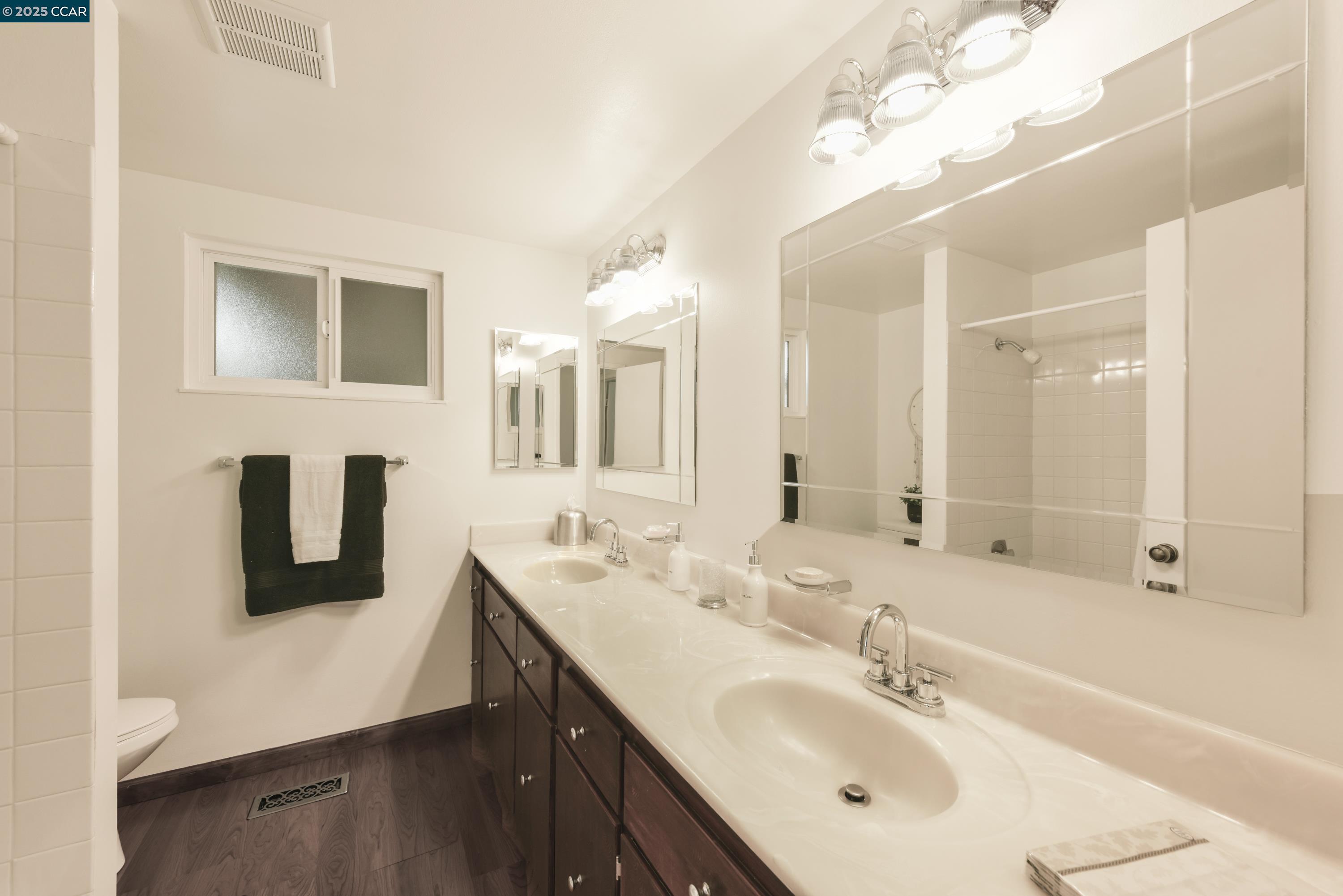 Detail Gallery Image 35 of 47 For 18509 Greenridge Ct, Castro Valley,  CA 94552 - 4 Beds | 2/1 Baths