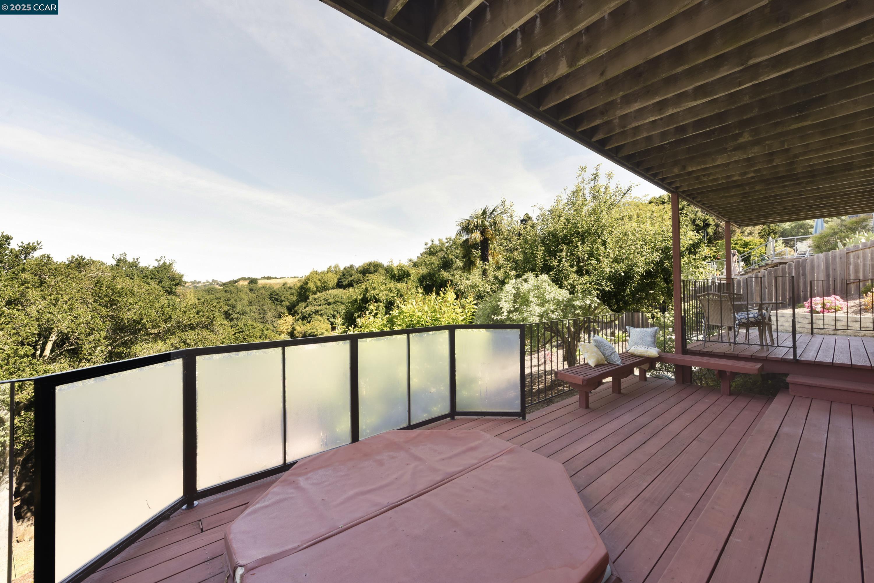 Detail Gallery Image 36 of 47 For 18509 Greenridge Ct, Castro Valley,  CA 94552 - 4 Beds | 2/1 Baths