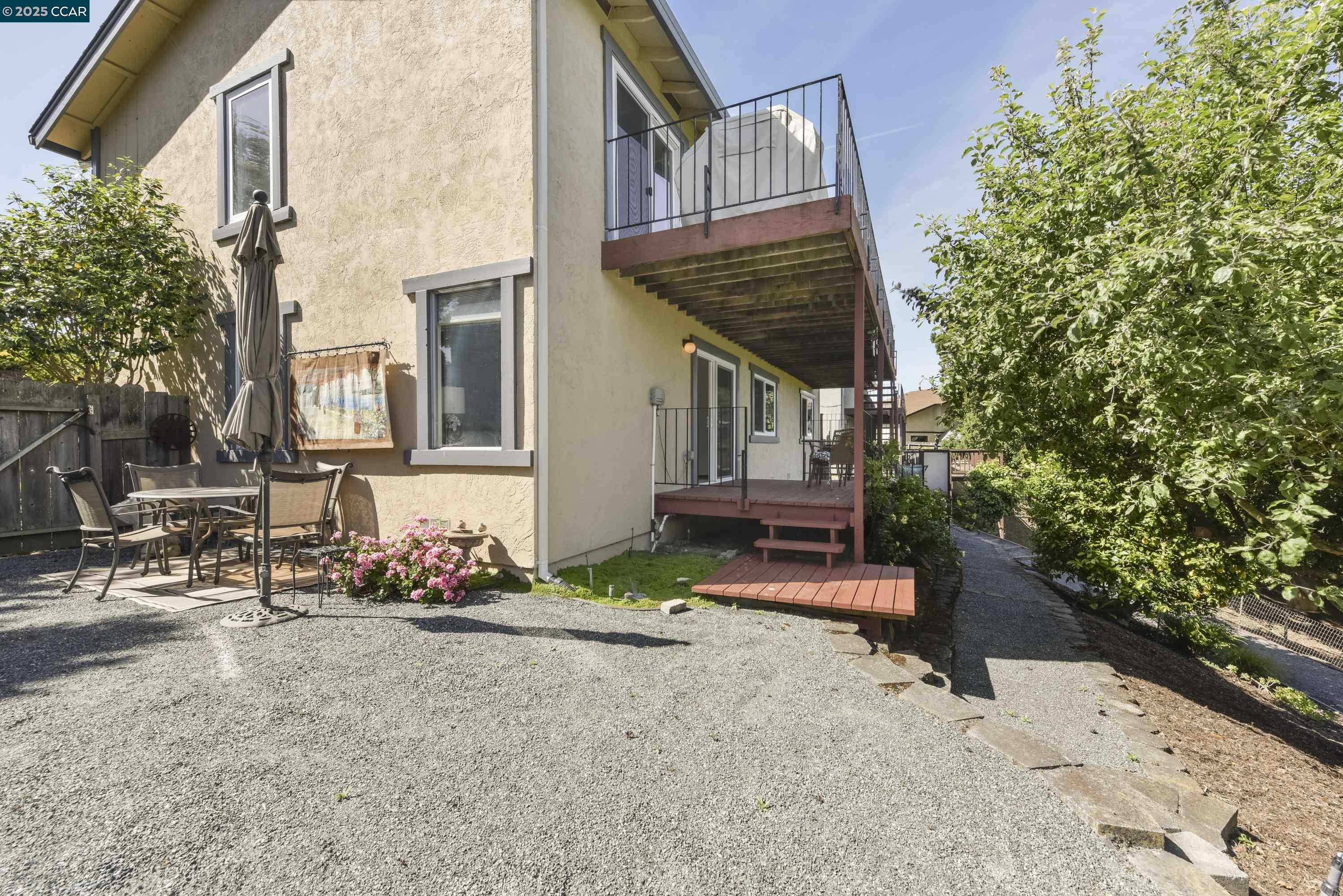 Detail Gallery Image 39 of 47 For 18509 Greenridge Ct, Castro Valley,  CA 94552 - 4 Beds | 2/1 Baths