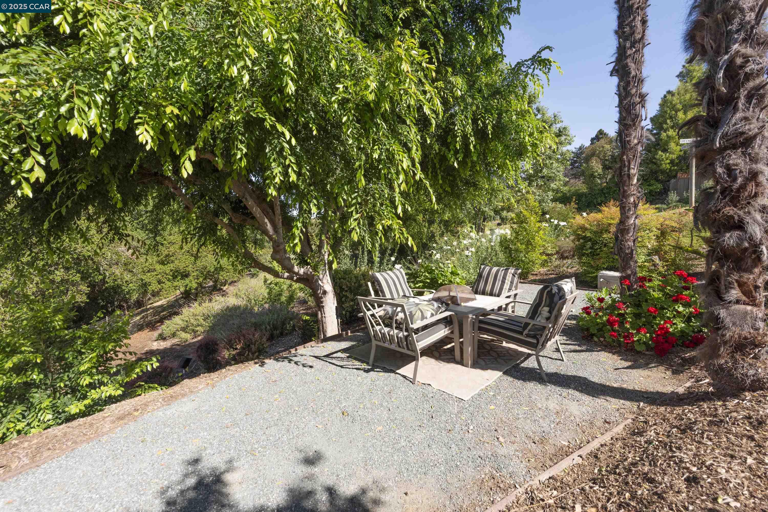 Detail Gallery Image 42 of 47 For 18509 Greenridge Ct, Castro Valley,  CA 94552 - 4 Beds | 2/1 Baths