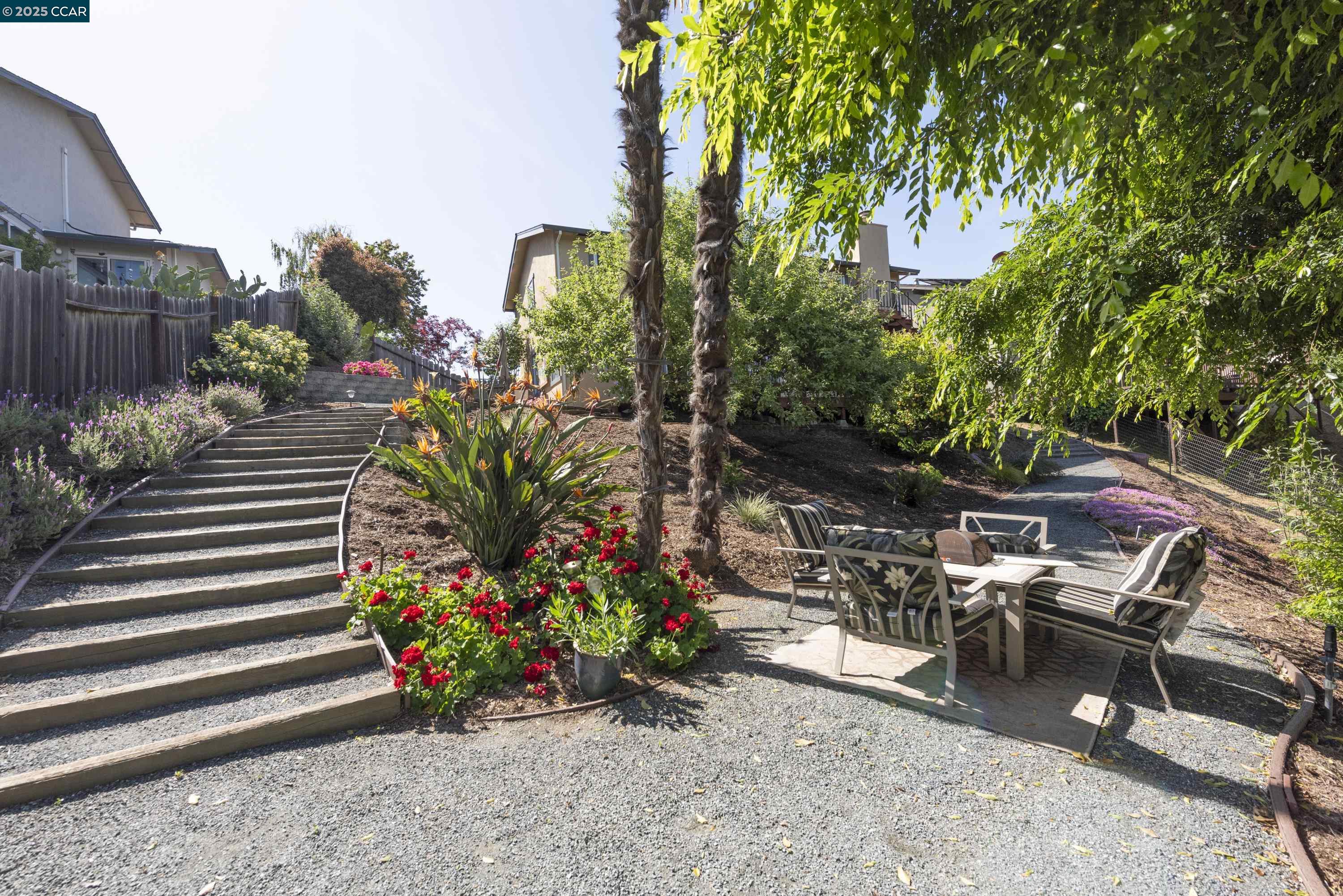 Detail Gallery Image 43 of 47 For 18509 Greenridge Ct, Castro Valley,  CA 94552 - 4 Beds | 2/1 Baths