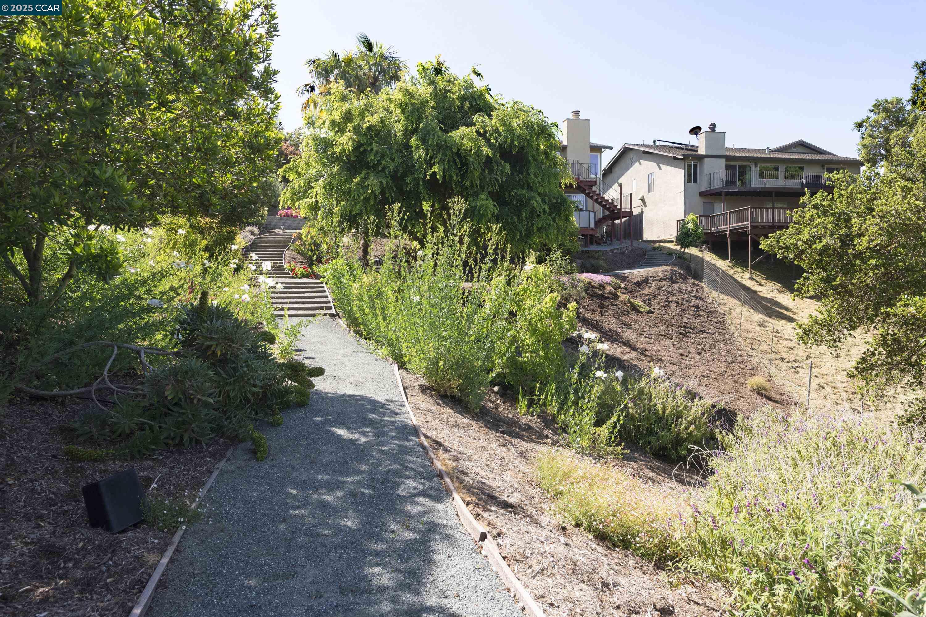 Detail Gallery Image 44 of 47 For 18509 Greenridge Ct, Castro Valley,  CA 94552 - 4 Beds | 2/1 Baths