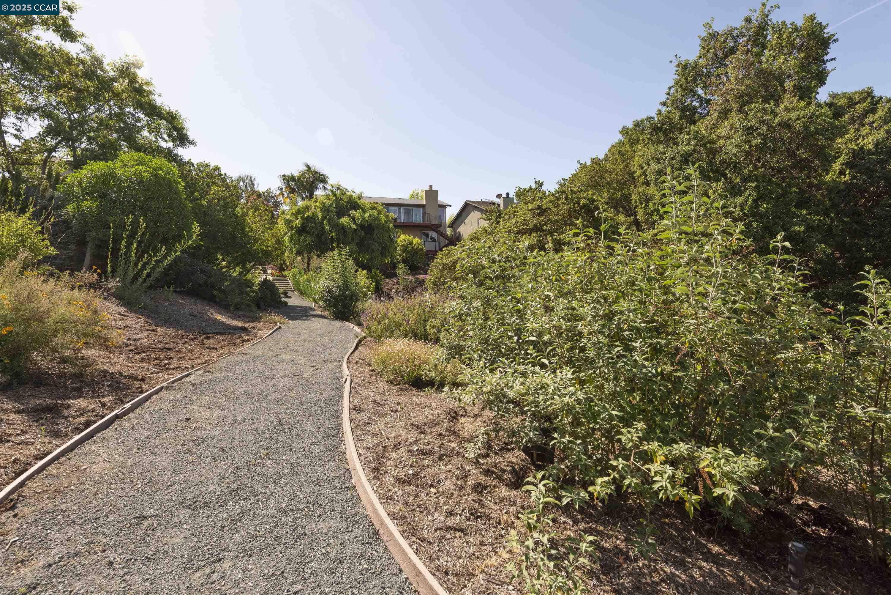 Detail Gallery Image 45 of 47 For 18509 Greenridge Ct, Castro Valley,  CA 94552 - 4 Beds | 2/1 Baths