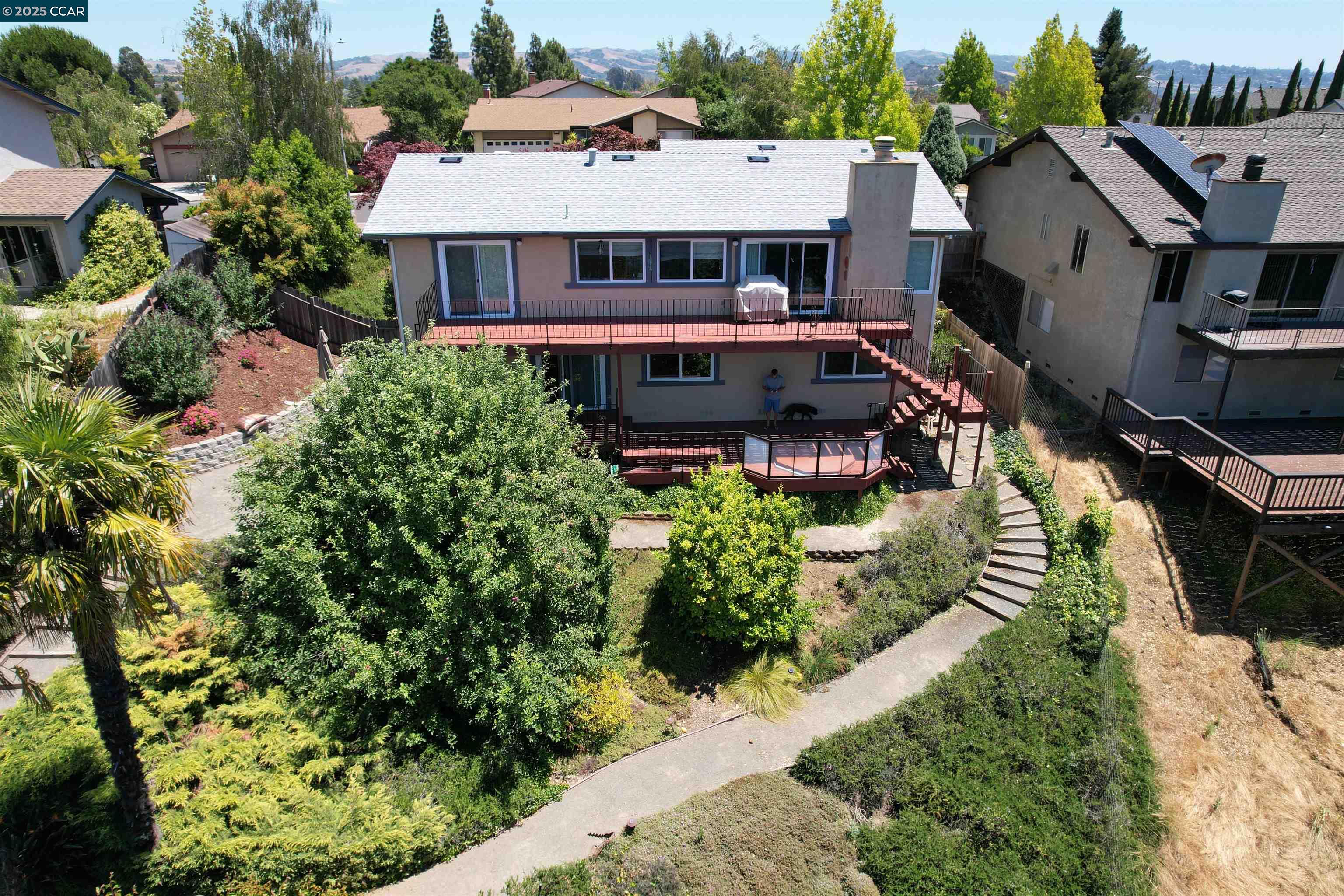 Detail Gallery Image 6 of 47 For 18509 Greenridge Ct, Castro Valley,  CA 94552 - 4 Beds | 2/1 Baths