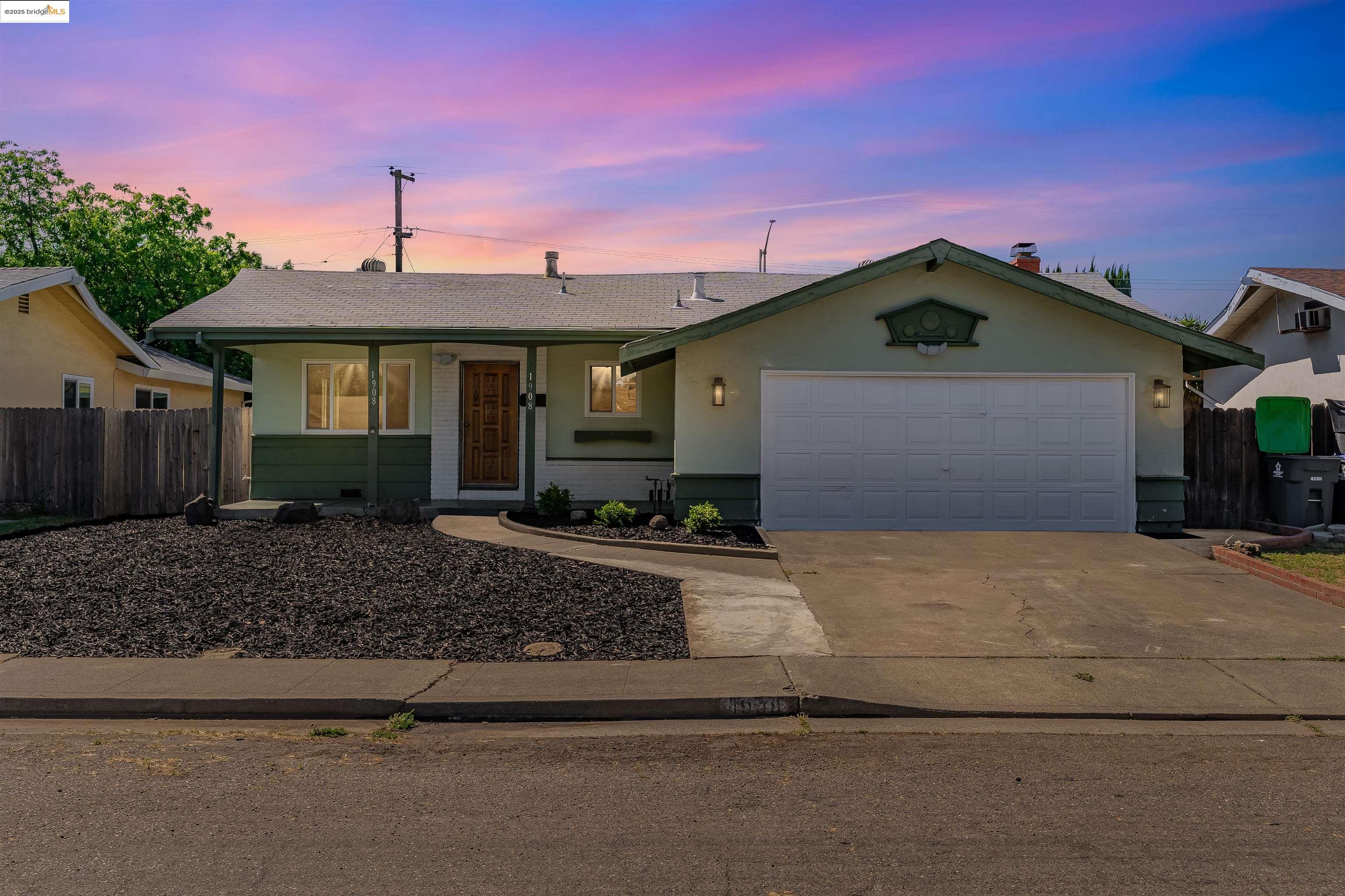 Detail Gallery Image 1 of 42 For 1908 New Jersey St, Fairfield,  CA 94533 - 3 Beds | 2 Baths