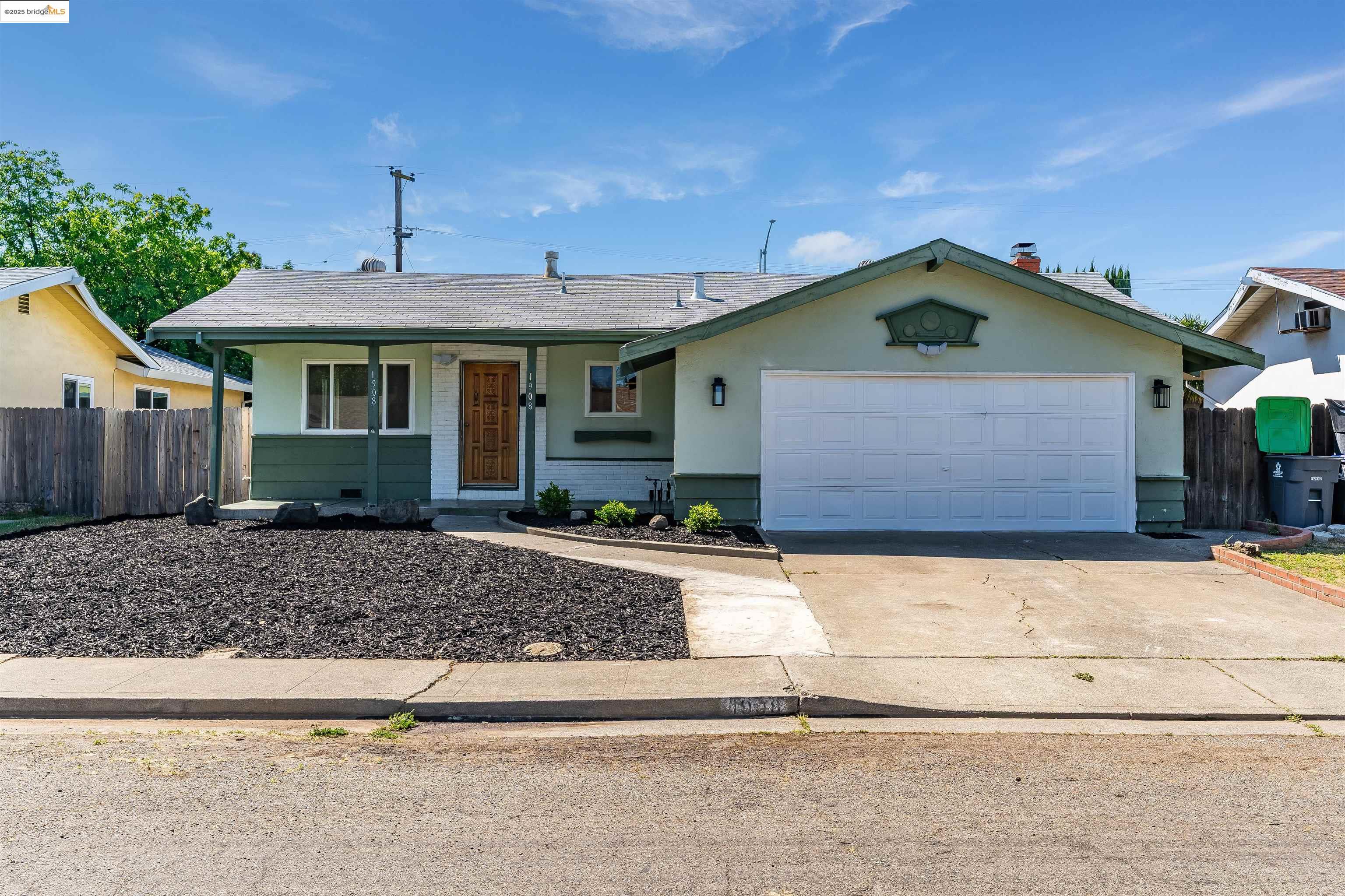 Detail Gallery Image 2 of 42 For 1908 New Jersey St, Fairfield,  CA 94533 - 3 Beds | 2 Baths