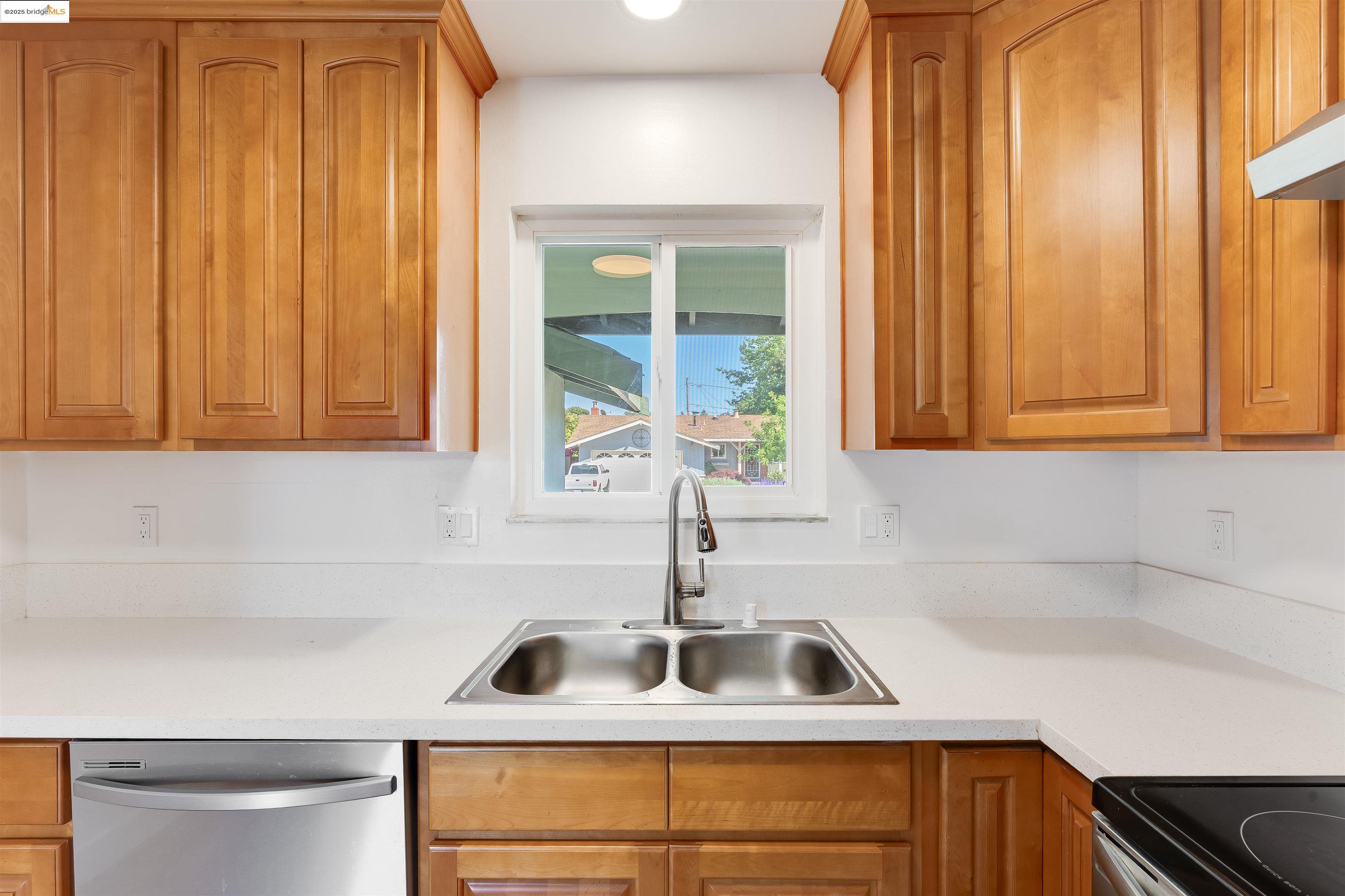 Detail Gallery Image 14 of 42 For 1908 New Jersey St, Fairfield,  CA 94533 - 3 Beds | 2 Baths