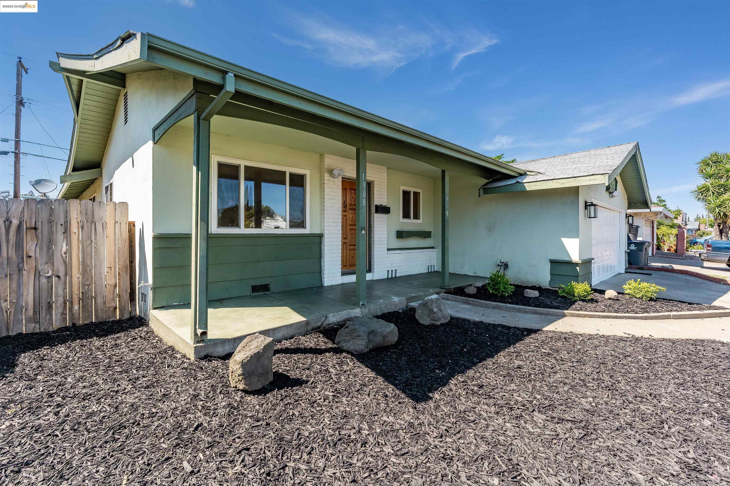 Detail Gallery Image 5 of 42 For 1908 New Jersey St, Fairfield,  CA 94533 - 3 Beds | 2 Baths