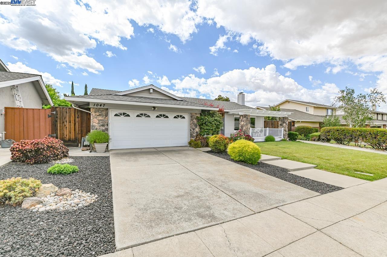 Detail Gallery Image 3 of 43 For 1047 Innsbruck St, Livermore,  CA 94550 - 3 Beds | 2 Baths