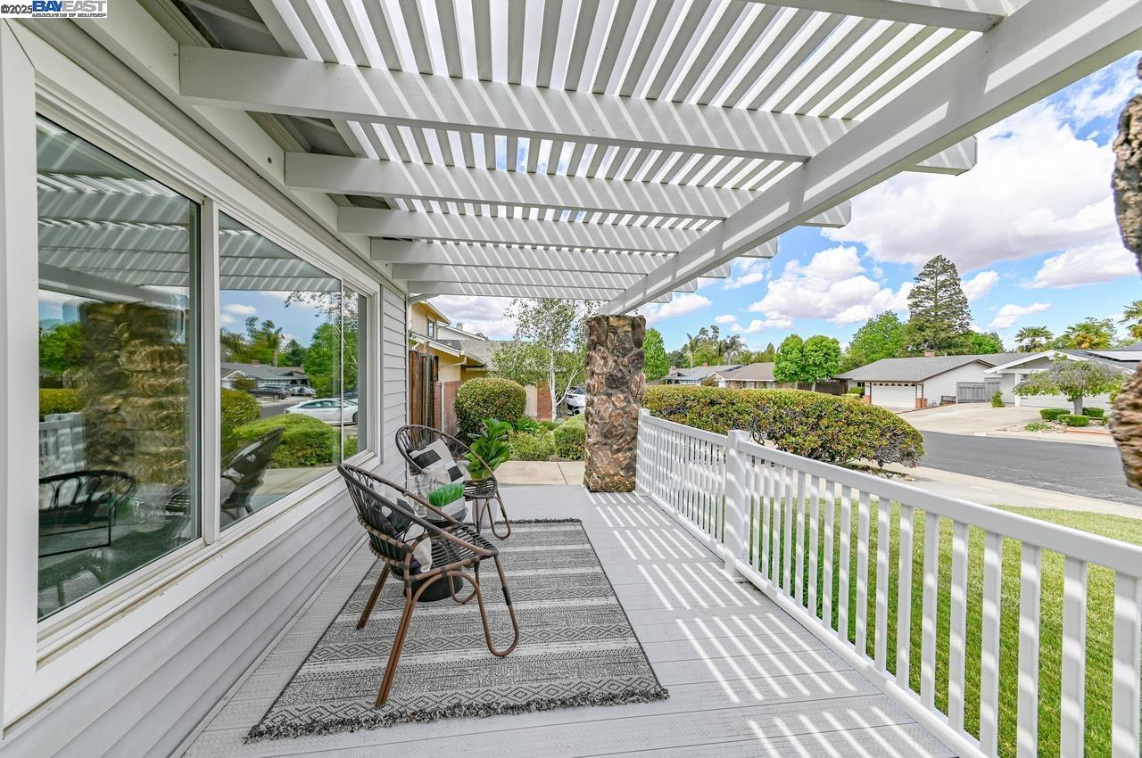 Detail Gallery Image 6 of 43 For 1047 Innsbruck St, Livermore,  CA 94550 - 3 Beds | 2 Baths
