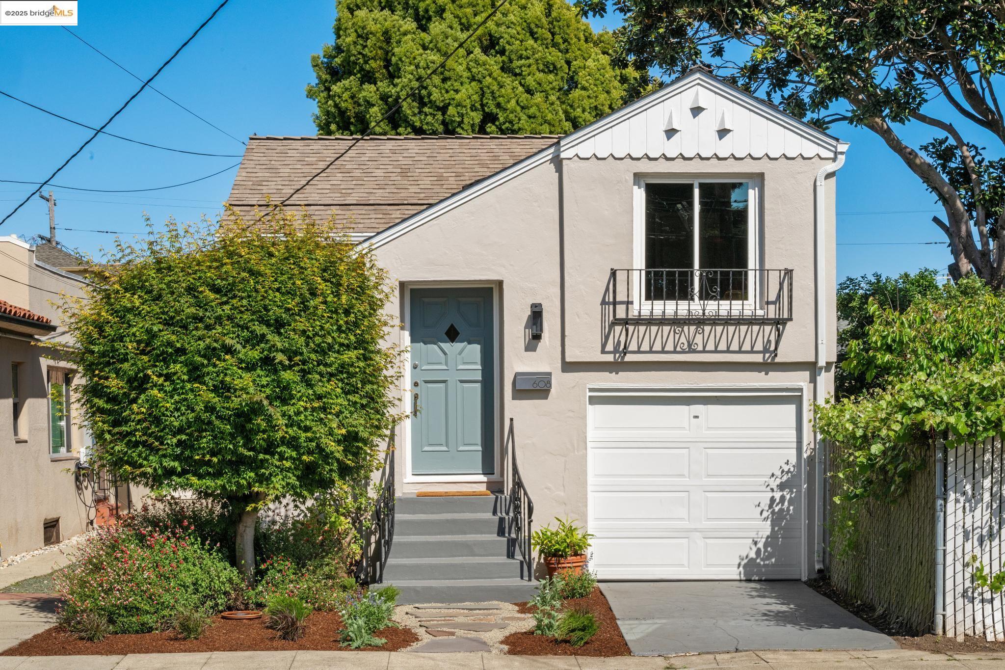 Detail Gallery Image 1 of 1 For 608 31st St, Richmond,  CA 94804 - 2 Beds | 1 Baths