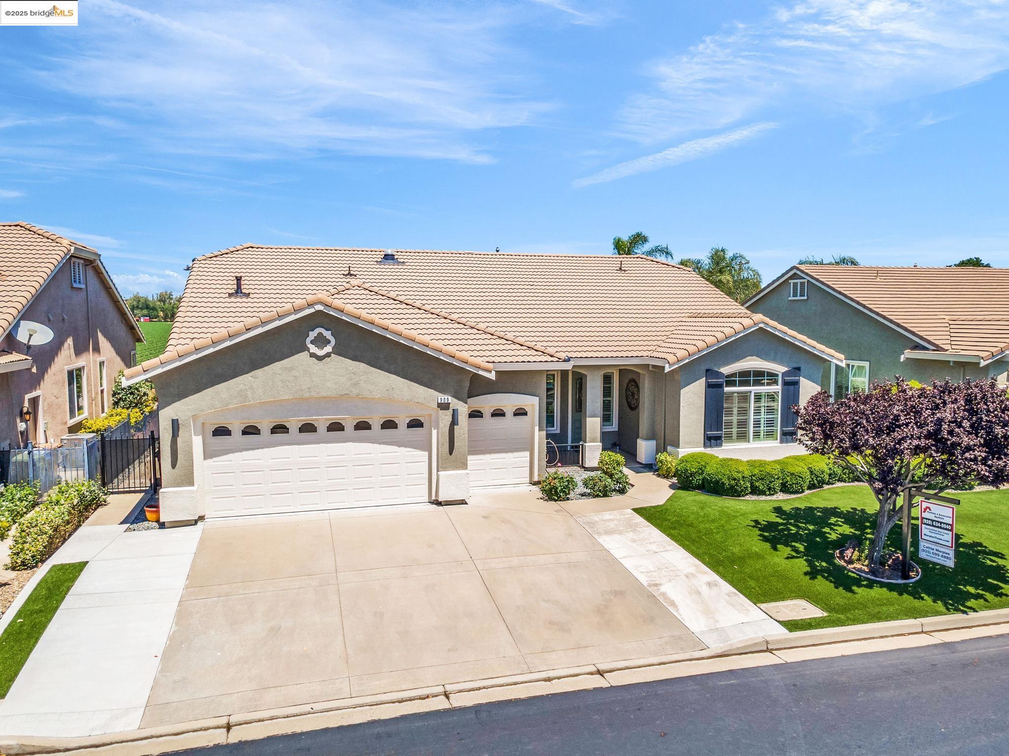 Detail Gallery Image 3 of 46 For 909 Suntan Lane, Brentwood,  CA 94513-9999 - 2 Beds | 2/1 Baths