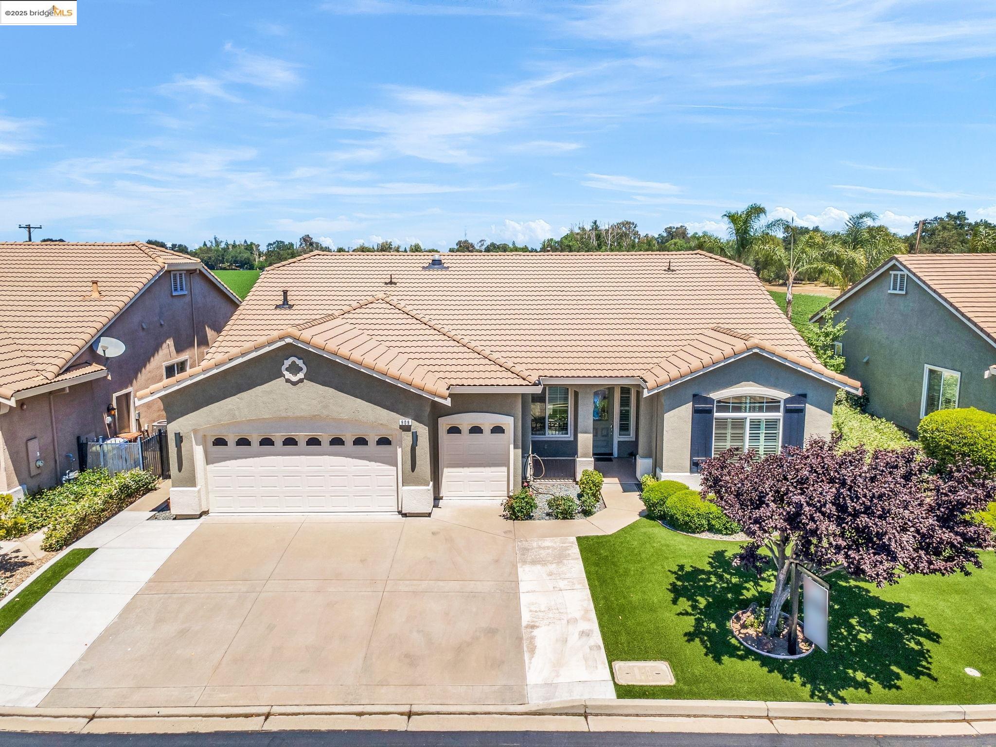 Detail Gallery Image 4 of 46 For 909 Suntan Lane, Brentwood,  CA 94513-9999 - 2 Beds | 2/1 Baths