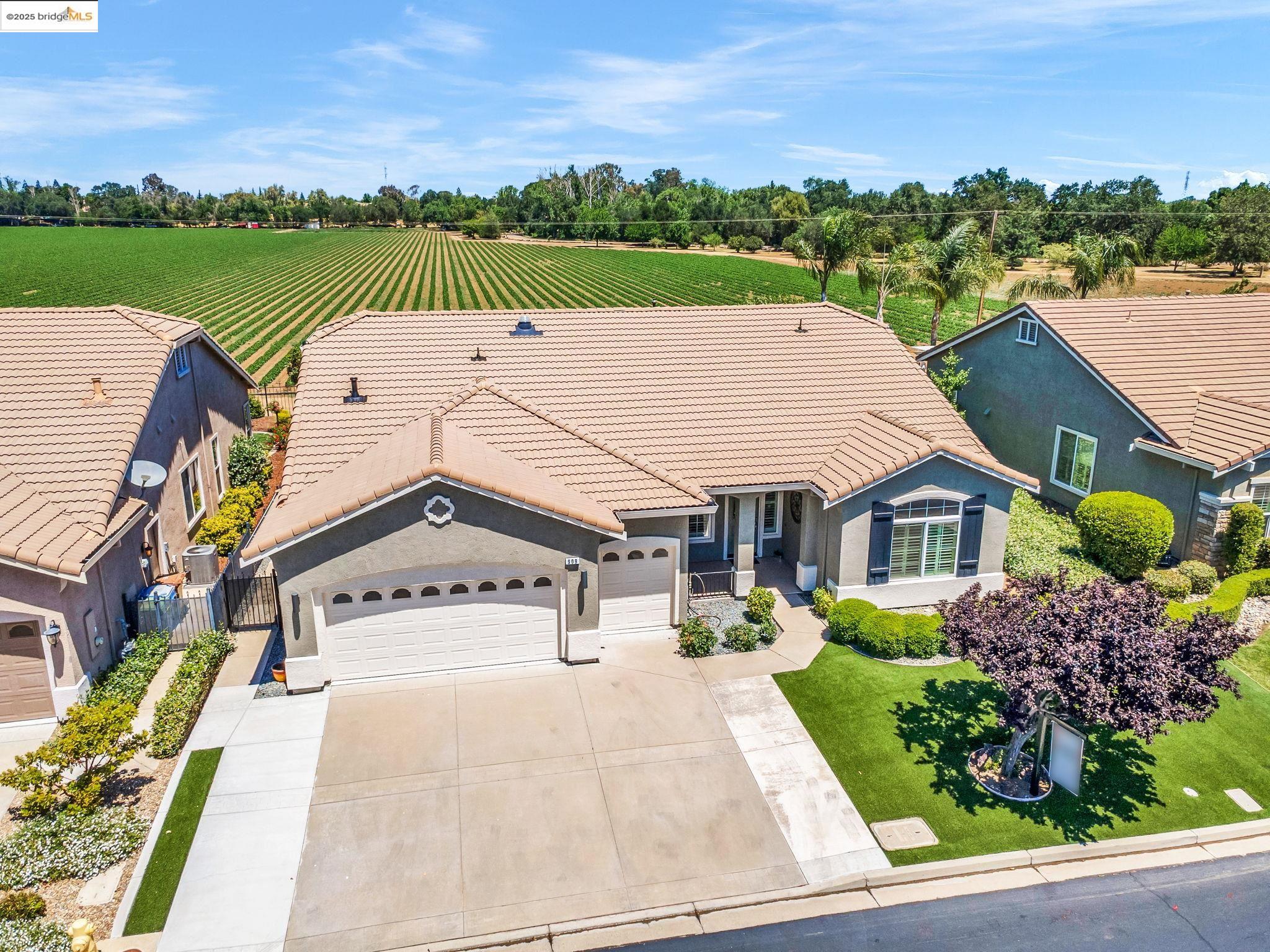 Detail Gallery Image 6 of 46 For 909 Suntan Lane, Brentwood,  CA 94513-9999 - 2 Beds | 2/1 Baths
