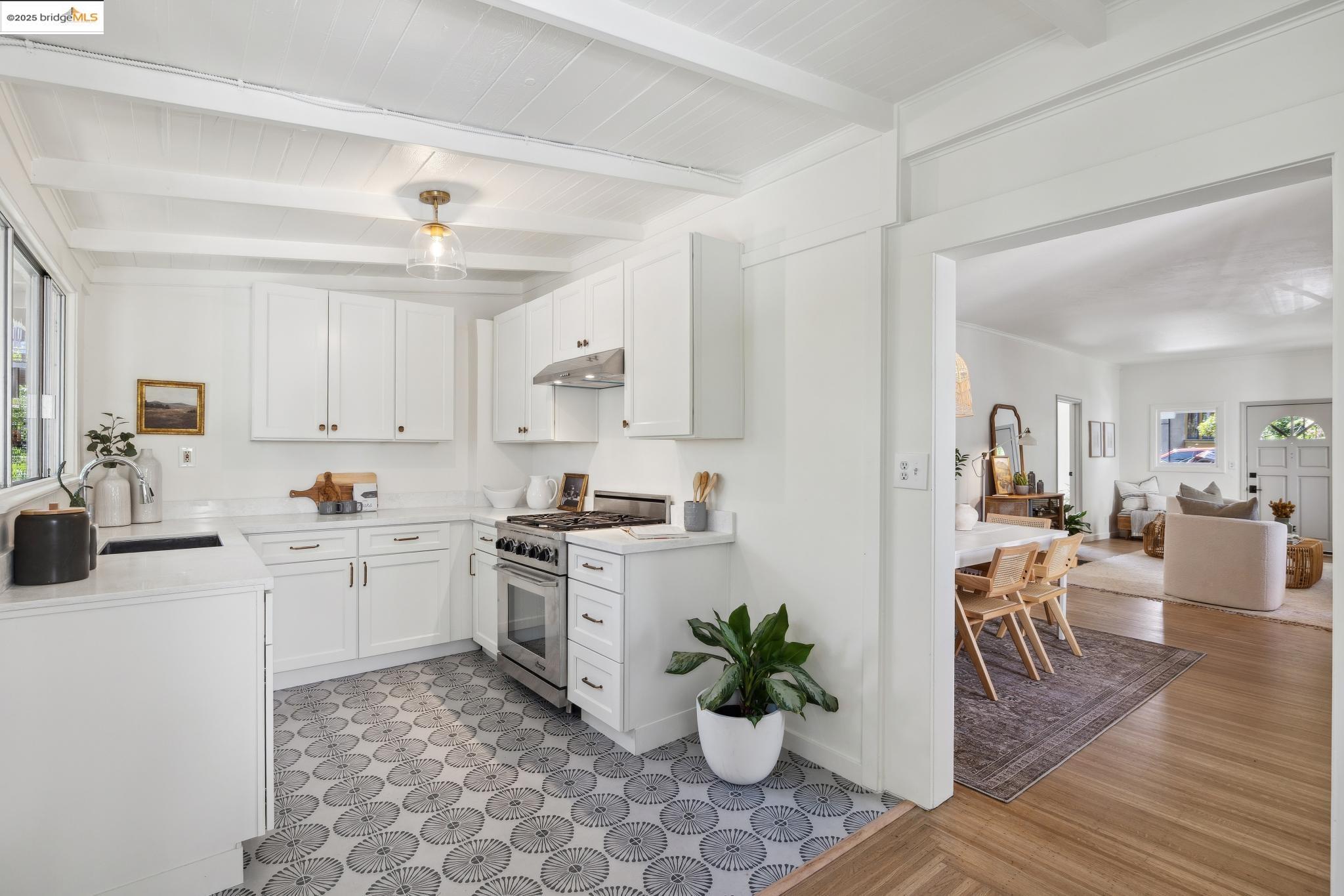 Detail Gallery Image 7 of 31 For 5161 Coronado Ave, Oakland,  CA 94618 - – Beds | – Baths
