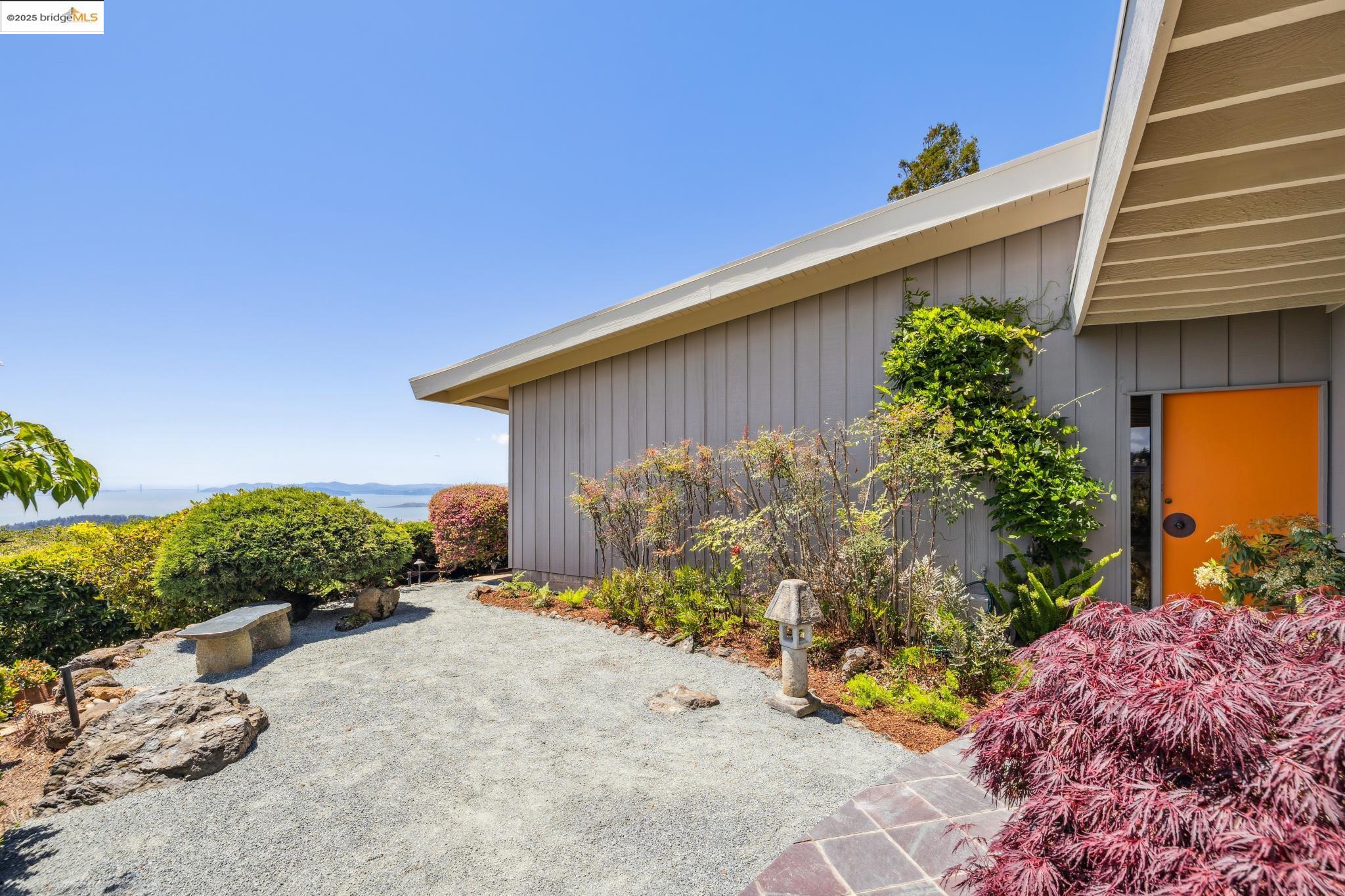 Detail Gallery Image 2 of 60 For 1 Garden Dr, Kensington,  CA 94708 - 3 Beds | 2 Baths