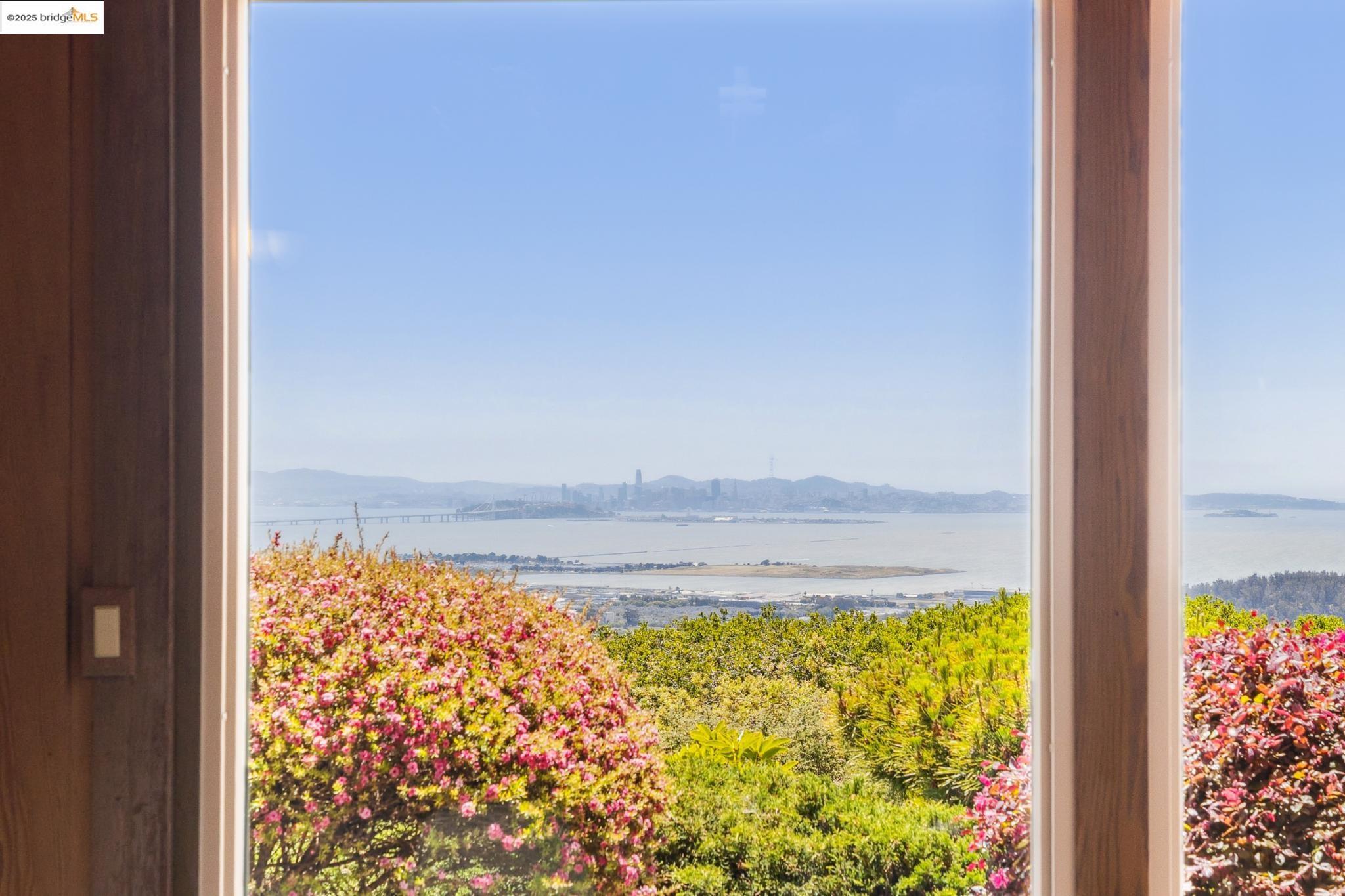 Detail Gallery Image 23 of 60 For 1 Garden Dr, Kensington,  CA 94708 - 3 Beds | 2 Baths