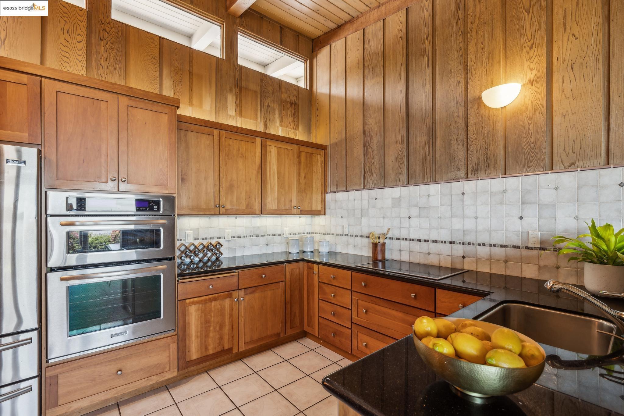 Detail Gallery Image 25 of 60 For 1 Garden Dr, Kensington,  CA 94708 - 3 Beds | 2 Baths
