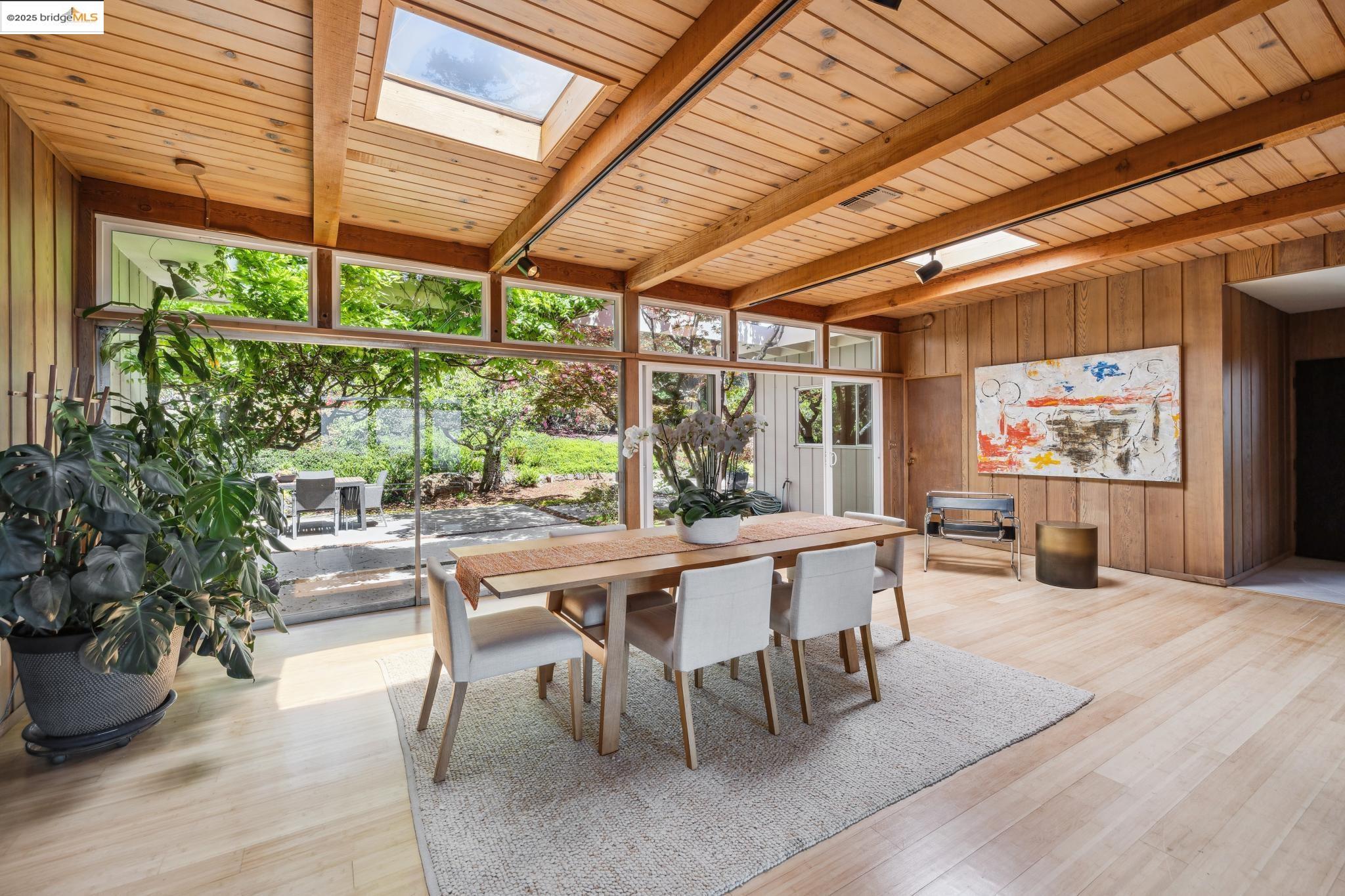Detail Gallery Image 6 of 60 For 1 Garden Dr, Kensington,  CA 94708 - 3 Beds | 2 Baths