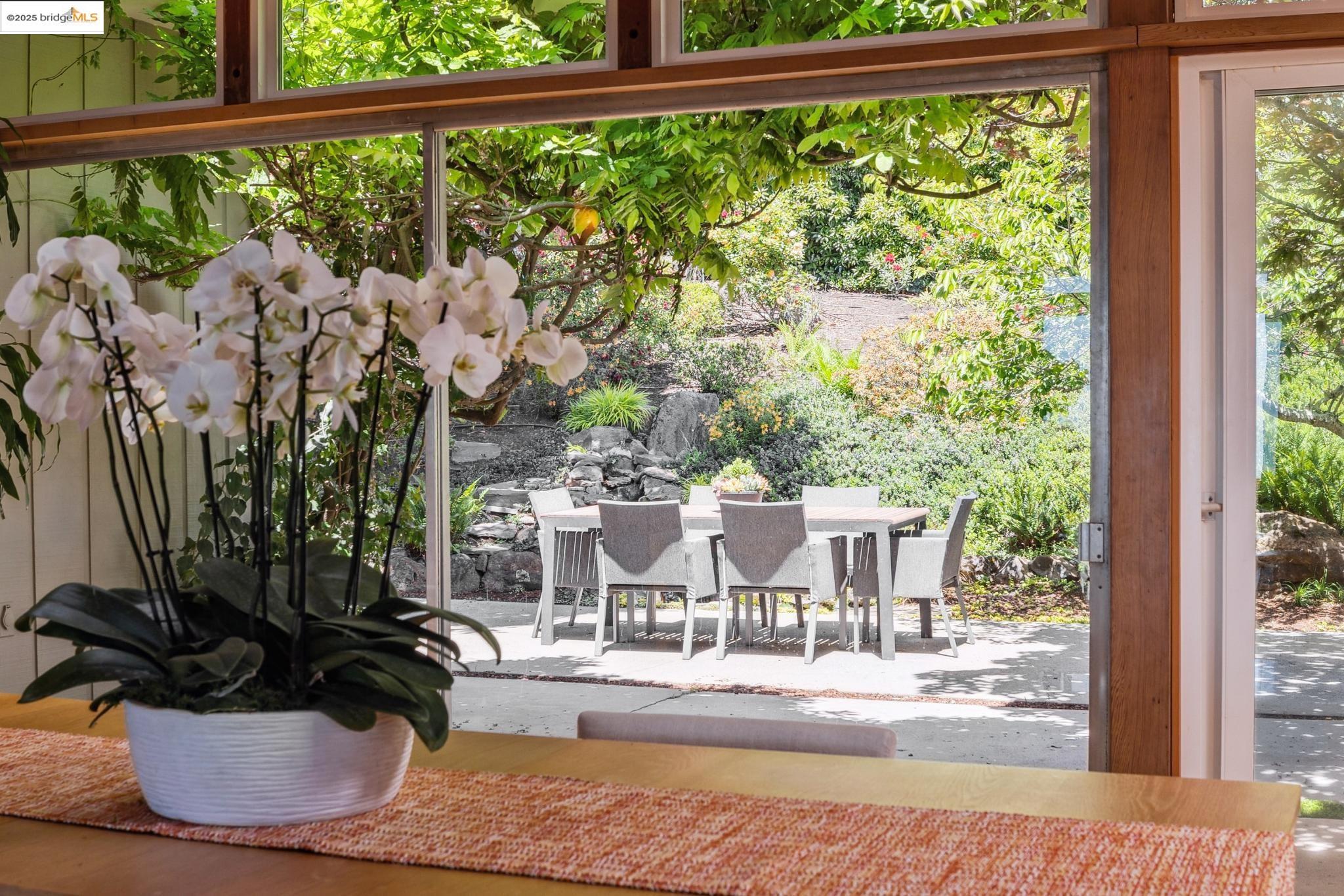 Detail Gallery Image 8 of 60 For 1 Garden Dr, Kensington,  CA 94708 - 3 Beds | 2 Baths