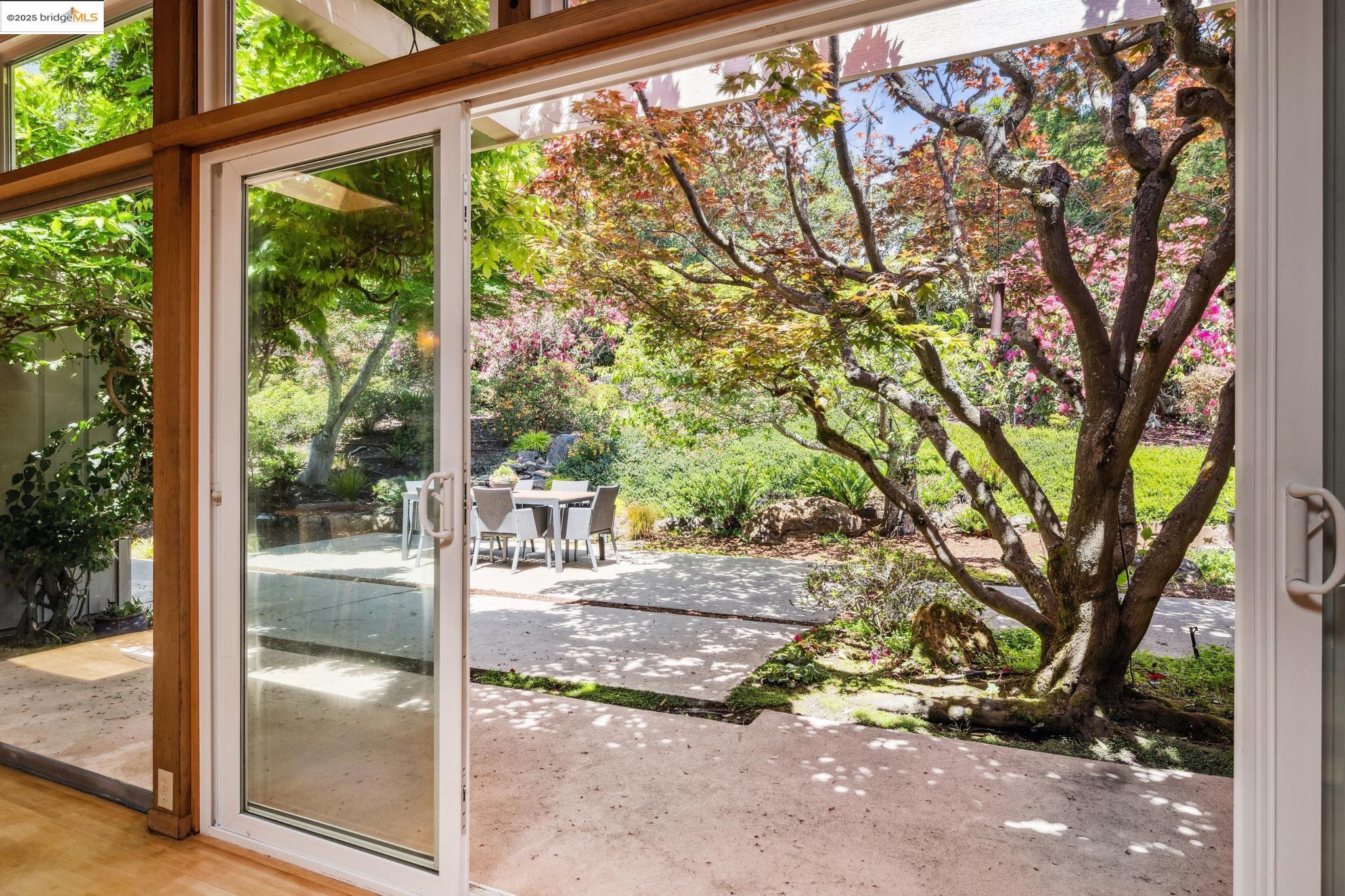 Detail Gallery Image 9 of 60 For 1 Garden Dr, Kensington,  CA 94708 - 3 Beds | 2 Baths
