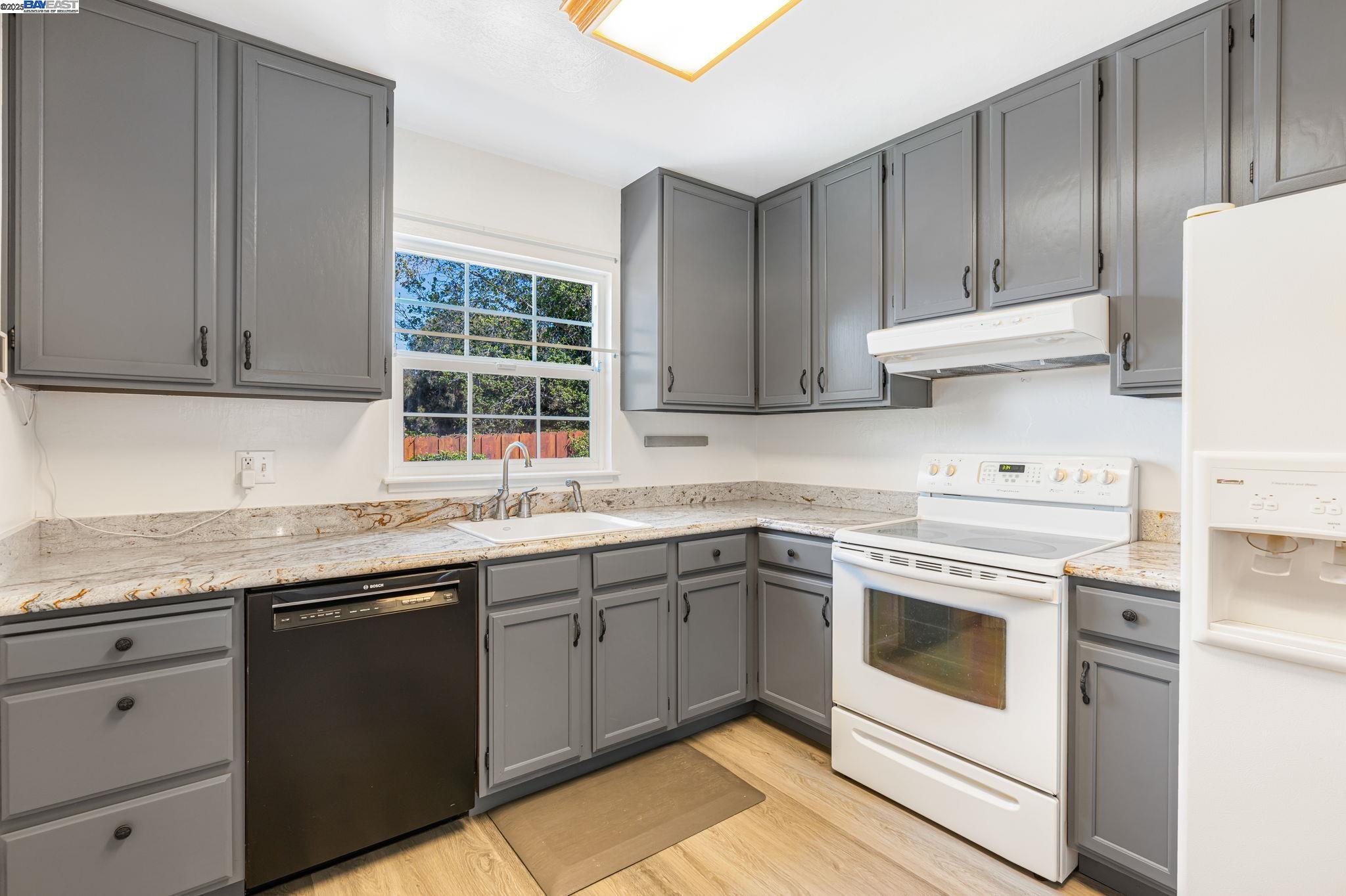 Detail Gallery Image 15 of 33 For 24964 Panitz St, Hayward,  CA 94541 - 3 Beds | 2 Baths