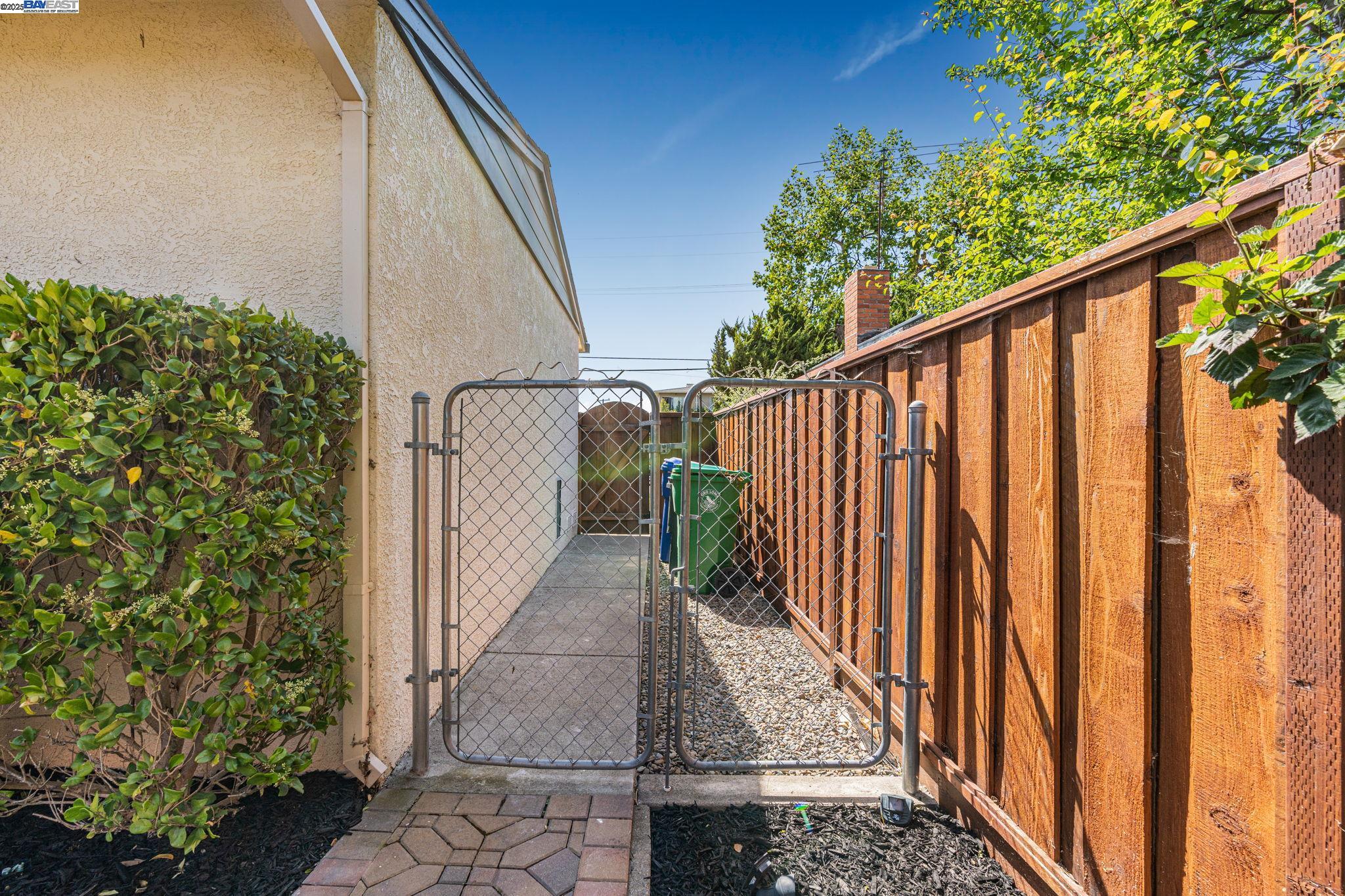 Detail Gallery Image 31 of 33 For 24964 Panitz St, Hayward,  CA 94541 - 3 Beds | 2 Baths