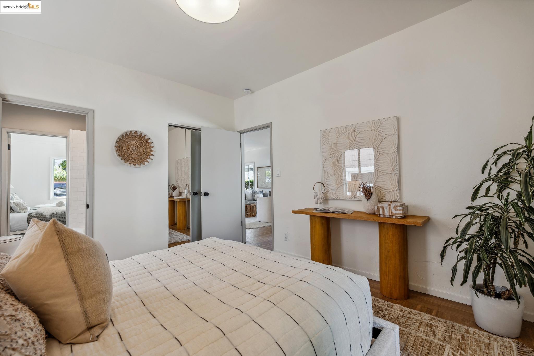 Detail Gallery Image 15 of 31 For 5161 Coronado Ave, Oakland,  CA 94618 - 3 Beds | 2 Baths