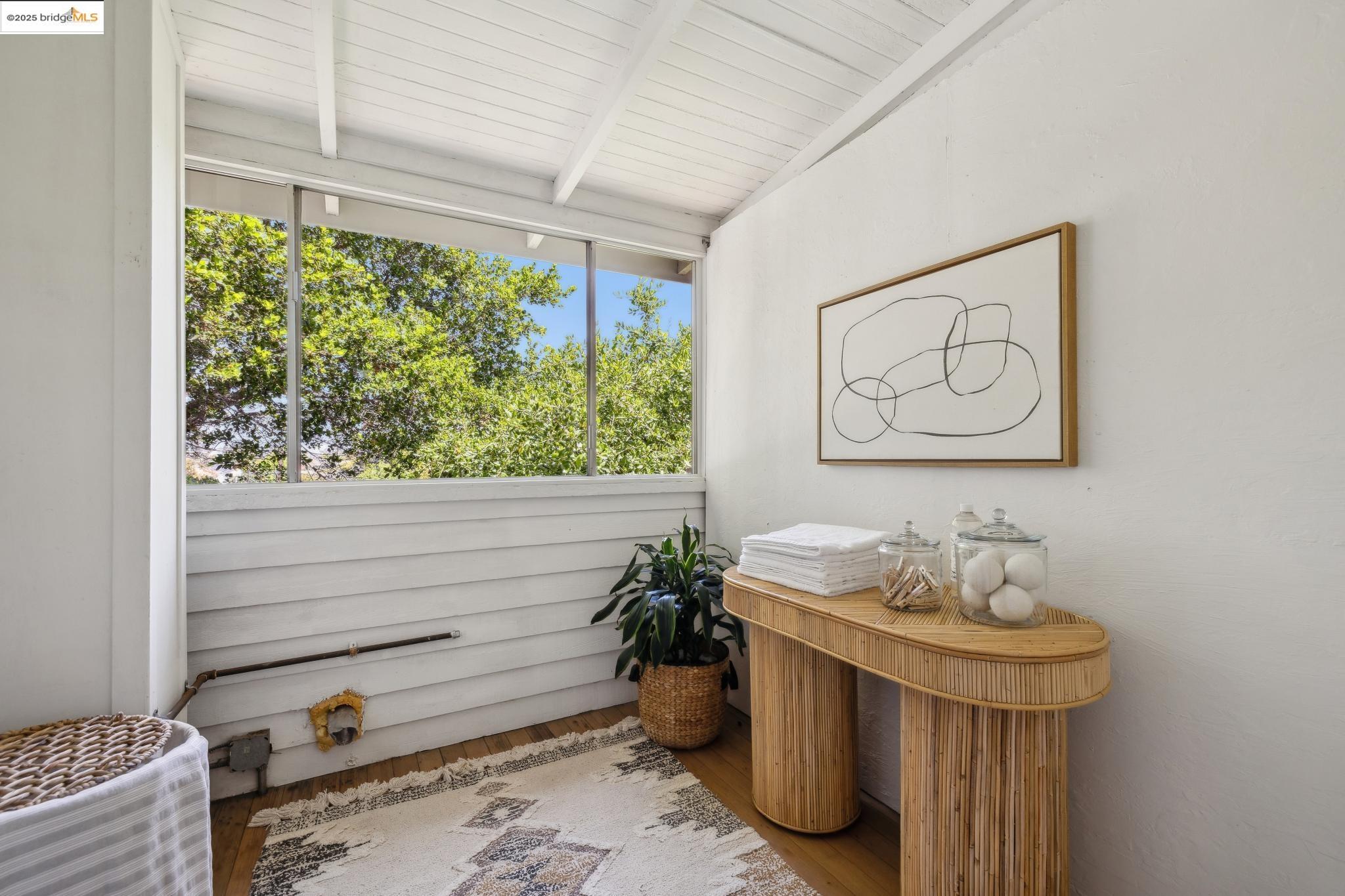 Detail Gallery Image 16 of 31 For 5161 Coronado Ave, Oakland,  CA 94618 - 3 Beds | 2 Baths