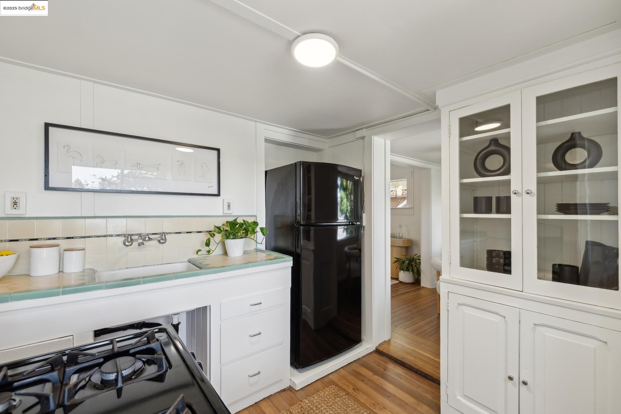 Detail Gallery Image 23 of 31 For 5161 Coronado Ave, Oakland,  CA 94618 - 3 Beds | 2 Baths