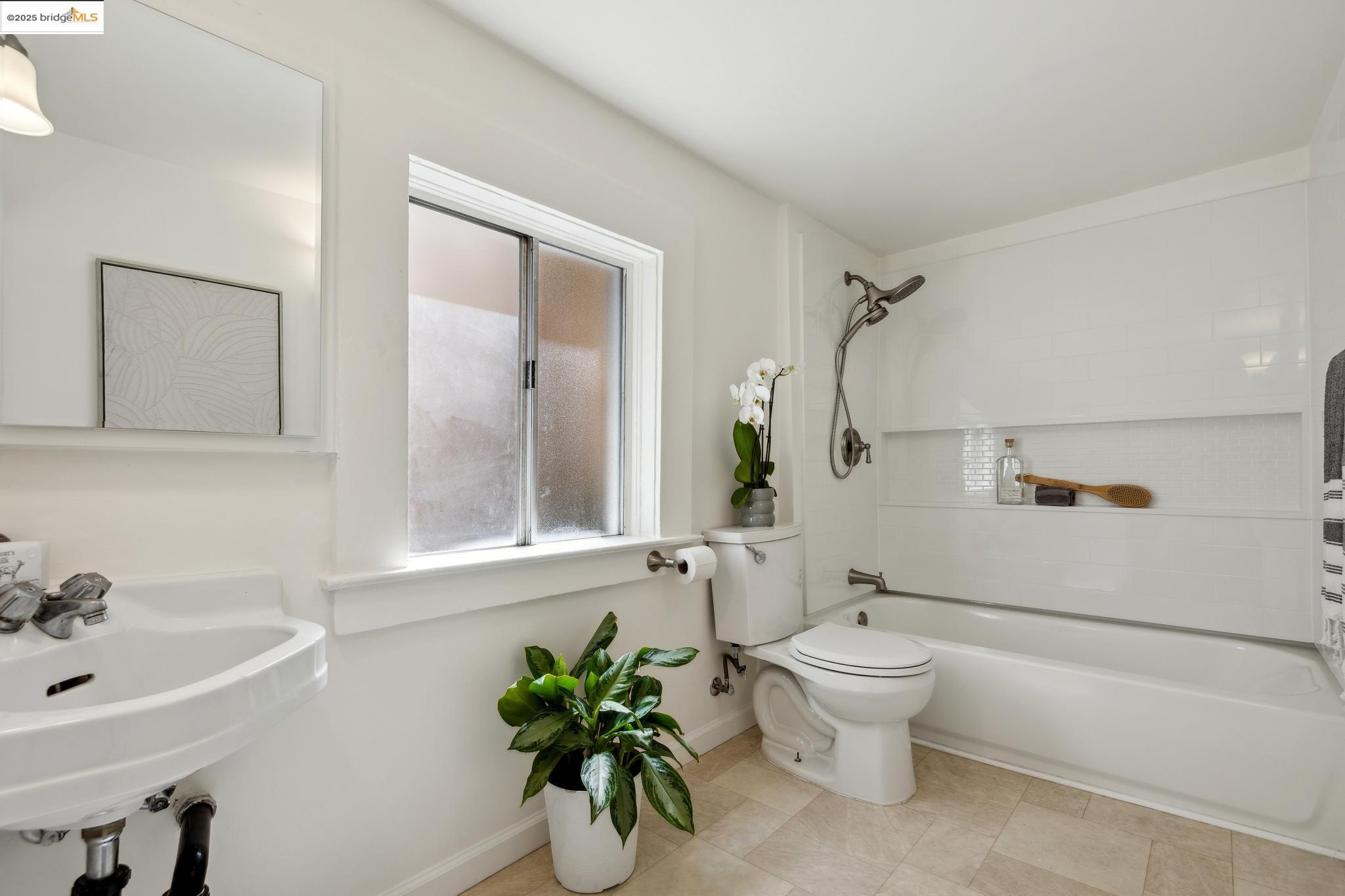 Detail Gallery Image 27 of 31 For 5161 Coronado Ave, Oakland,  CA 94618 - 3 Beds | 2 Baths