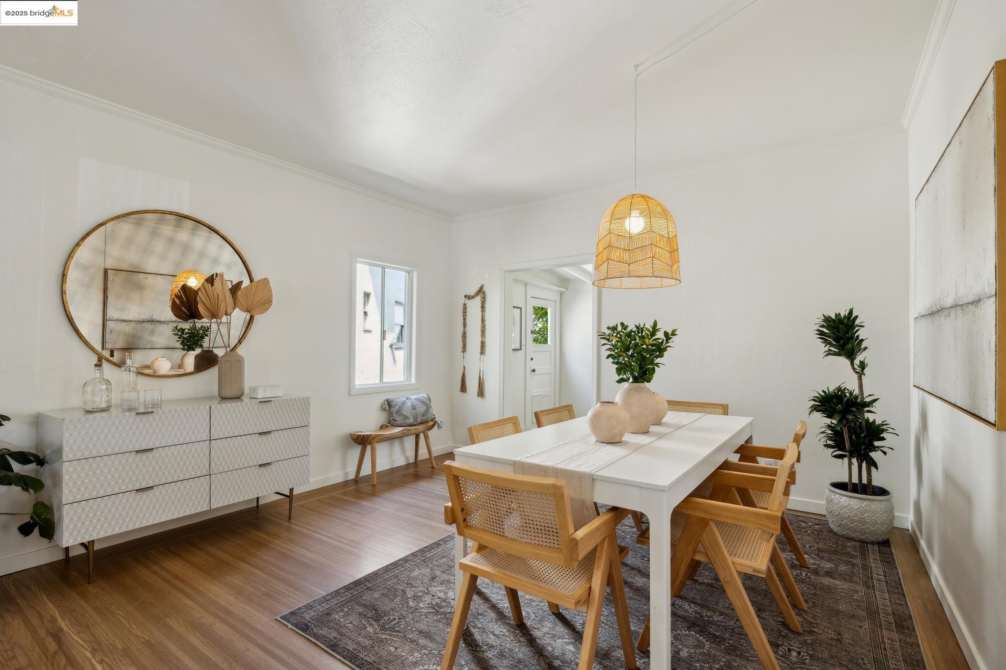 Detail Gallery Image 5 of 31 For 5161 Coronado Ave, Oakland,  CA 94618 - 3 Beds | 2 Baths