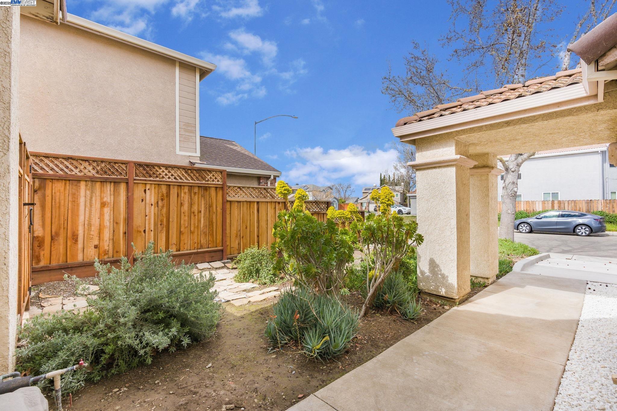 Detail Gallery Image 4 of 50 For 1450 Bluegrass Ln, Tracy,  CA 95377 - 4 Beds | 3 Baths