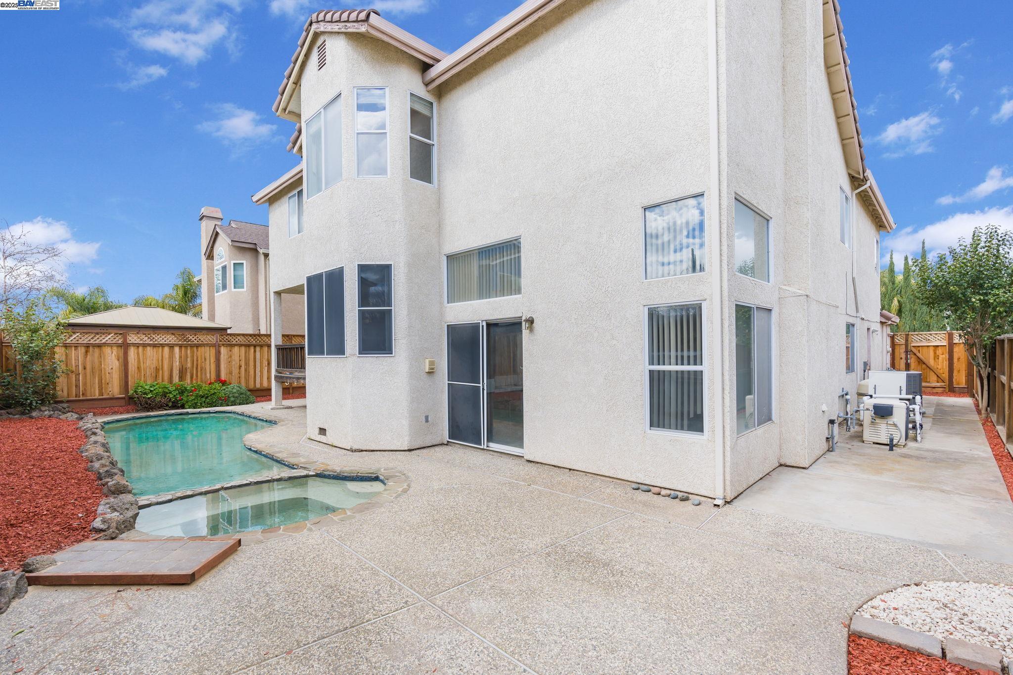 Detail Gallery Image 6 of 50 For 1450 Bluegrass Ln, Tracy,  CA 95377 - 4 Beds | 3 Baths