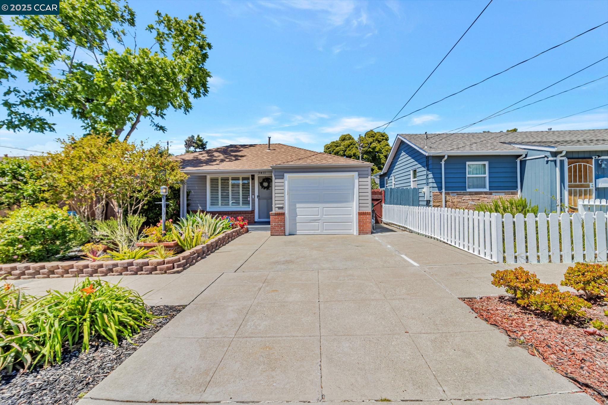 Detail Gallery Image 4 of 48 For 5411 Garvin Ave, Richmond,  CA 94805 - 2 Beds | 2 Baths
