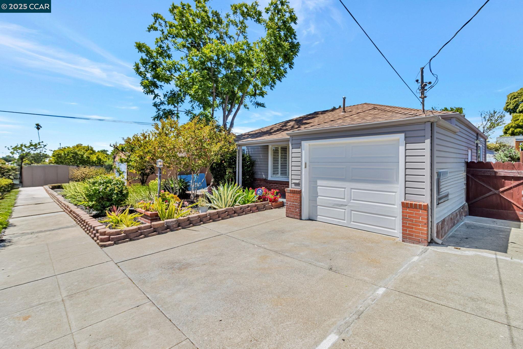 Detail Gallery Image 5 of 48 For 5411 Garvin Ave, Richmond,  CA 94805 - 2 Beds | 2 Baths