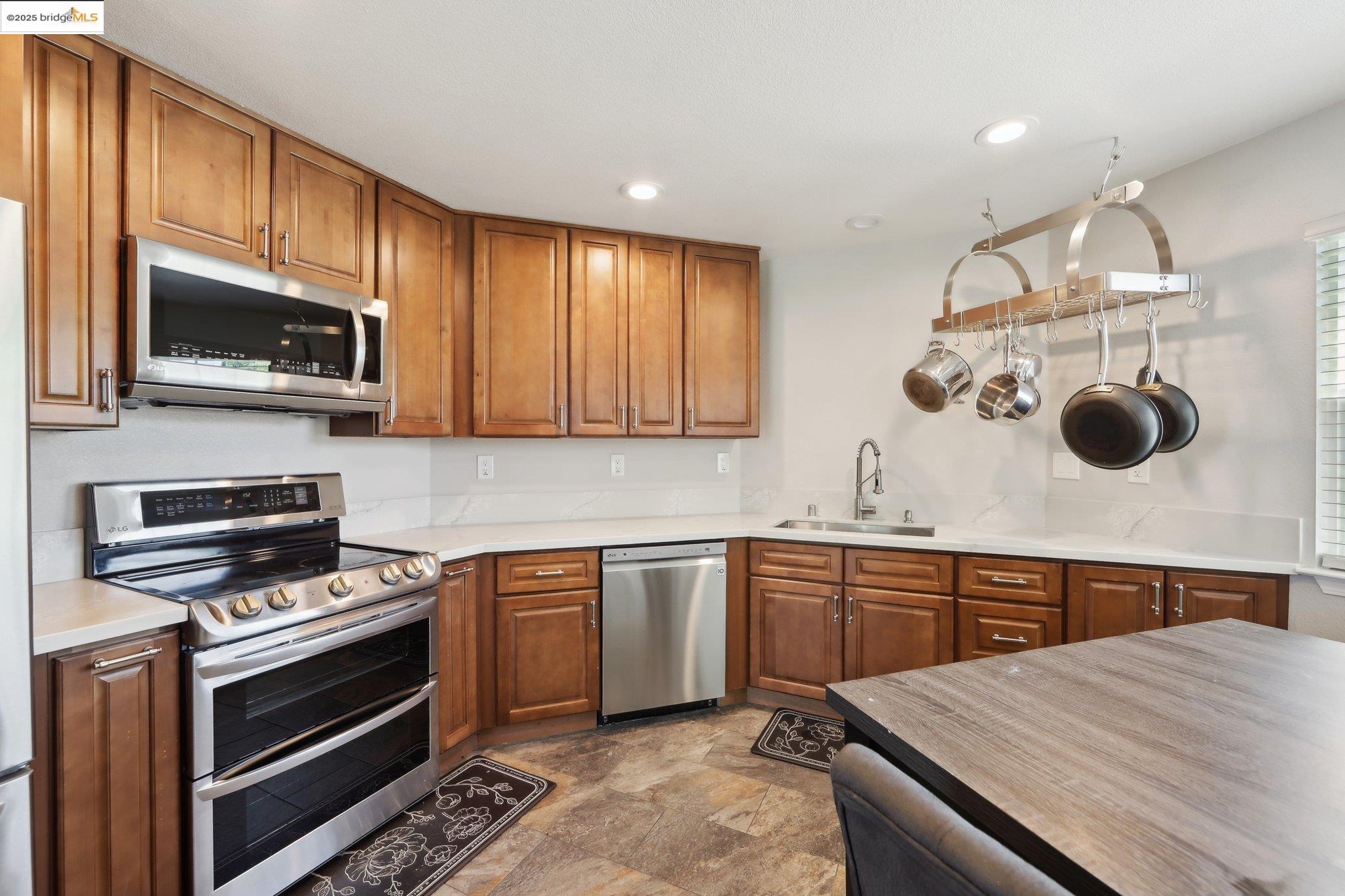 Detail Gallery Image 2 of 31 For 2118 Connie Ln, Oakley,  CA 94561 - 3 Beds | 2 Baths