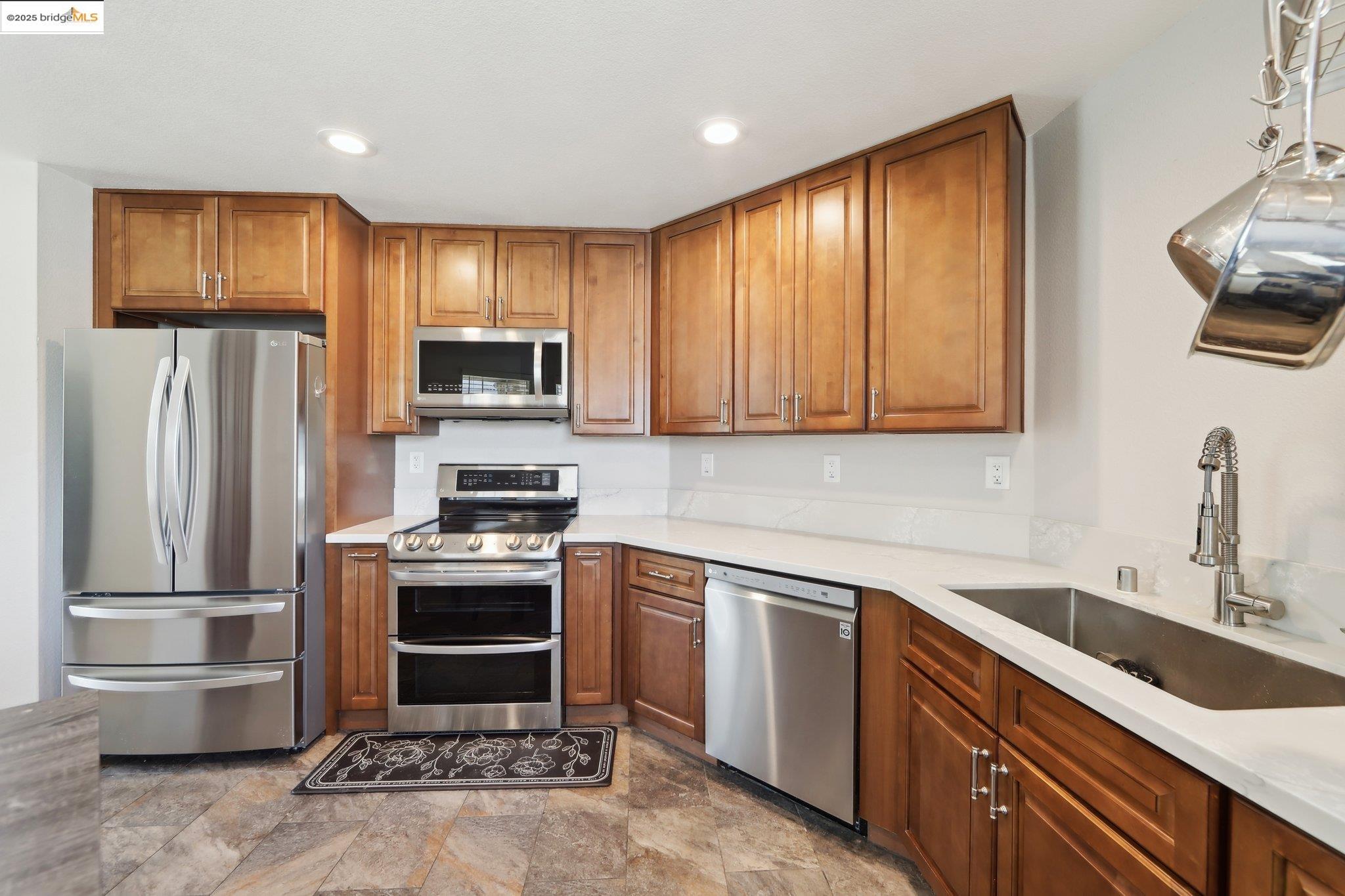 Detail Gallery Image 3 of 31 For 2118 Connie Ln, Oakley,  CA 94561 - 3 Beds | 2 Baths