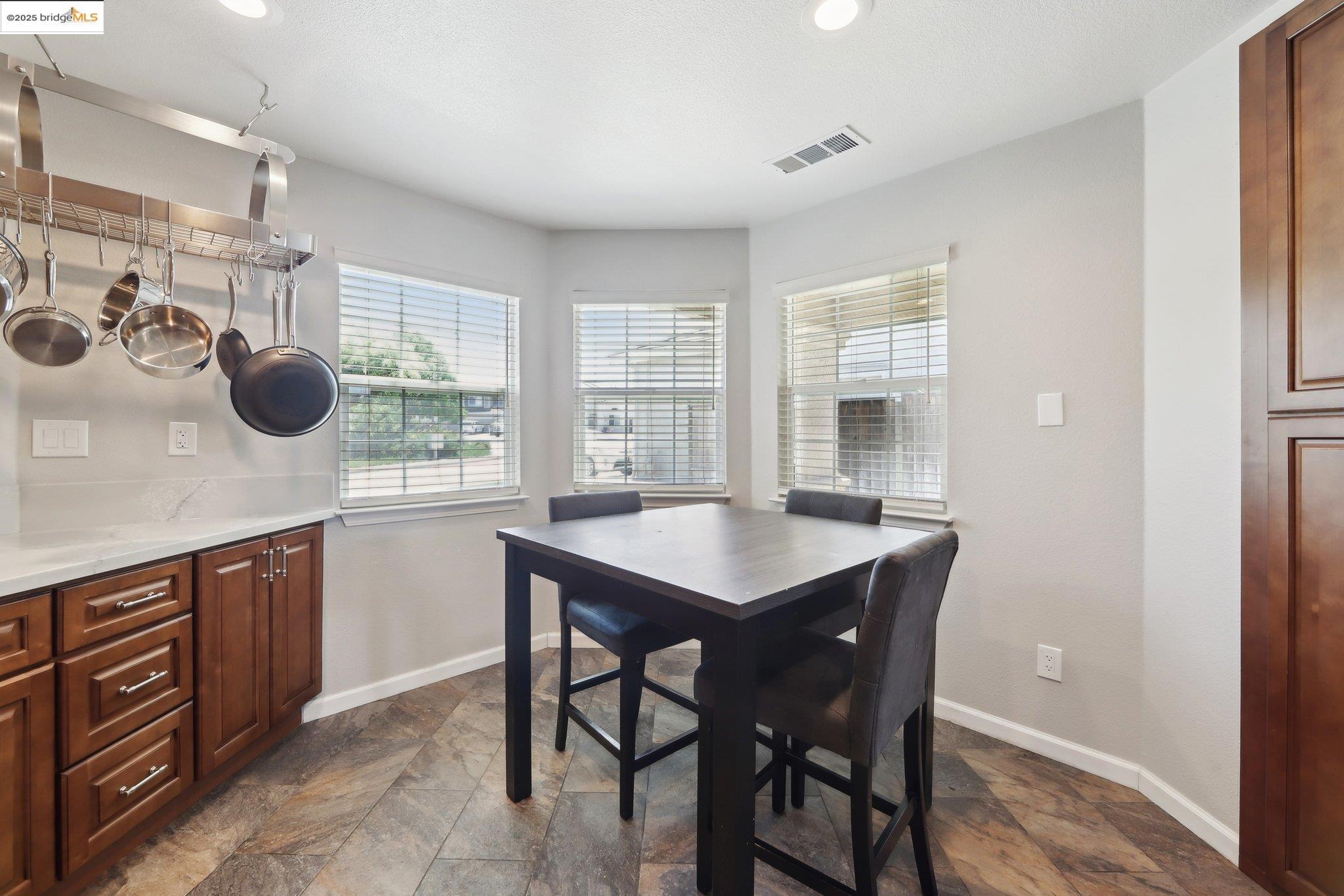Detail Gallery Image 4 of 31 For 2118 Connie Ln, Oakley,  CA 94561 - 3 Beds | 2 Baths