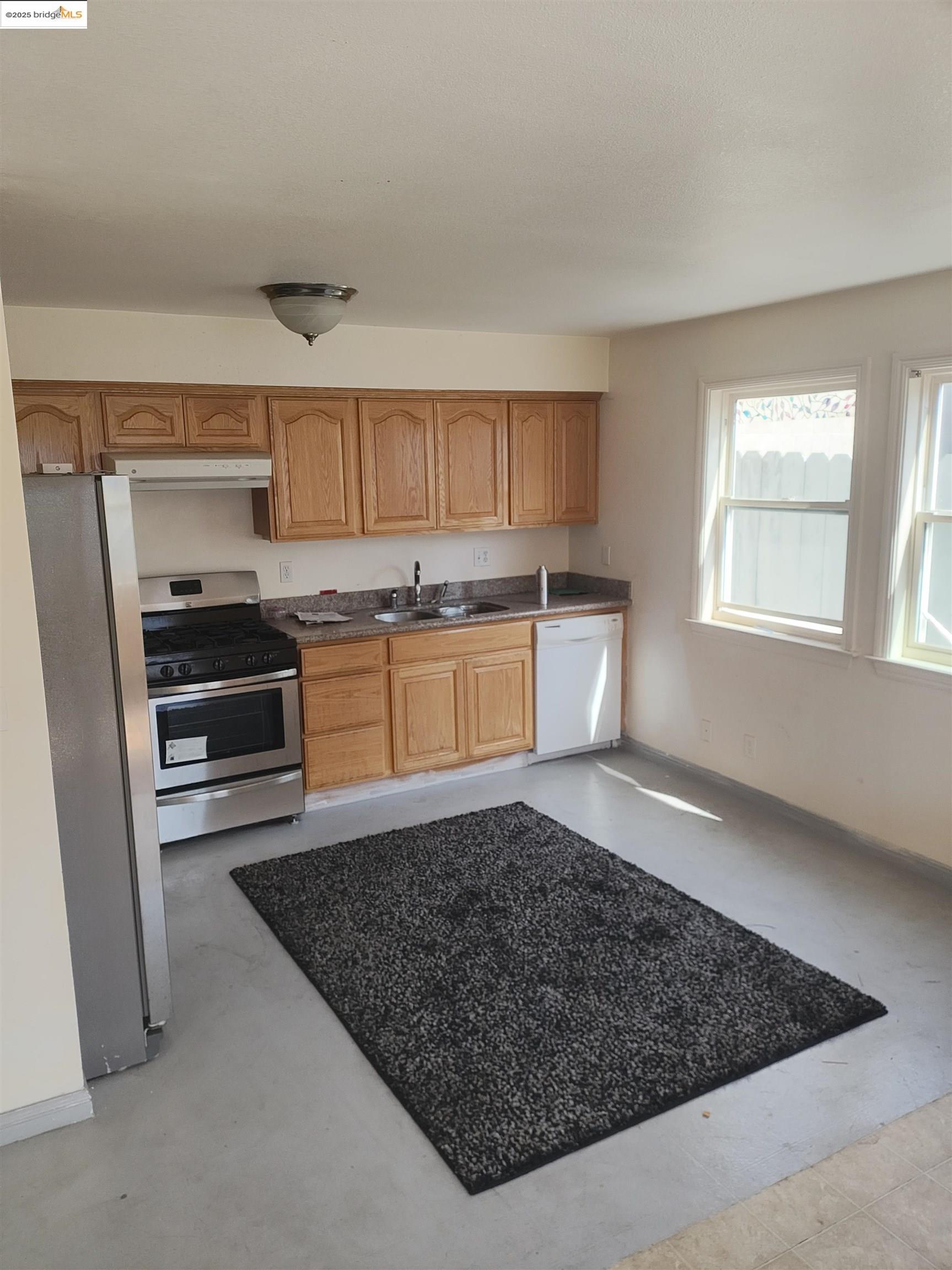 Detail Gallery Image 4 of 11 For 3532 San Leandro St, Oakland,  CA 94601 - – Beds | – Baths