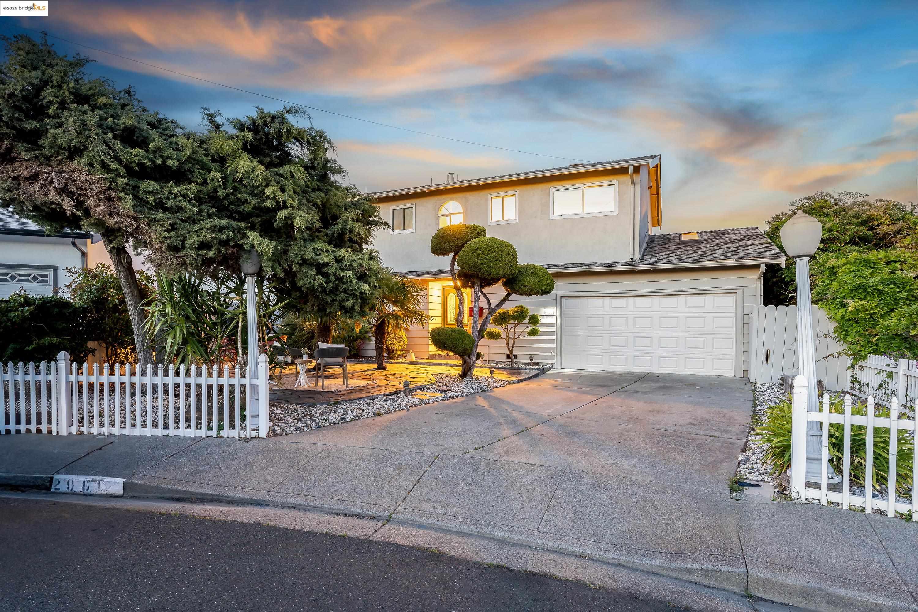Detail Gallery Image 2 of 60 For 2086 Costa Ct, Pinole,  CA 94564 - 3 Beds | 2/1 Baths