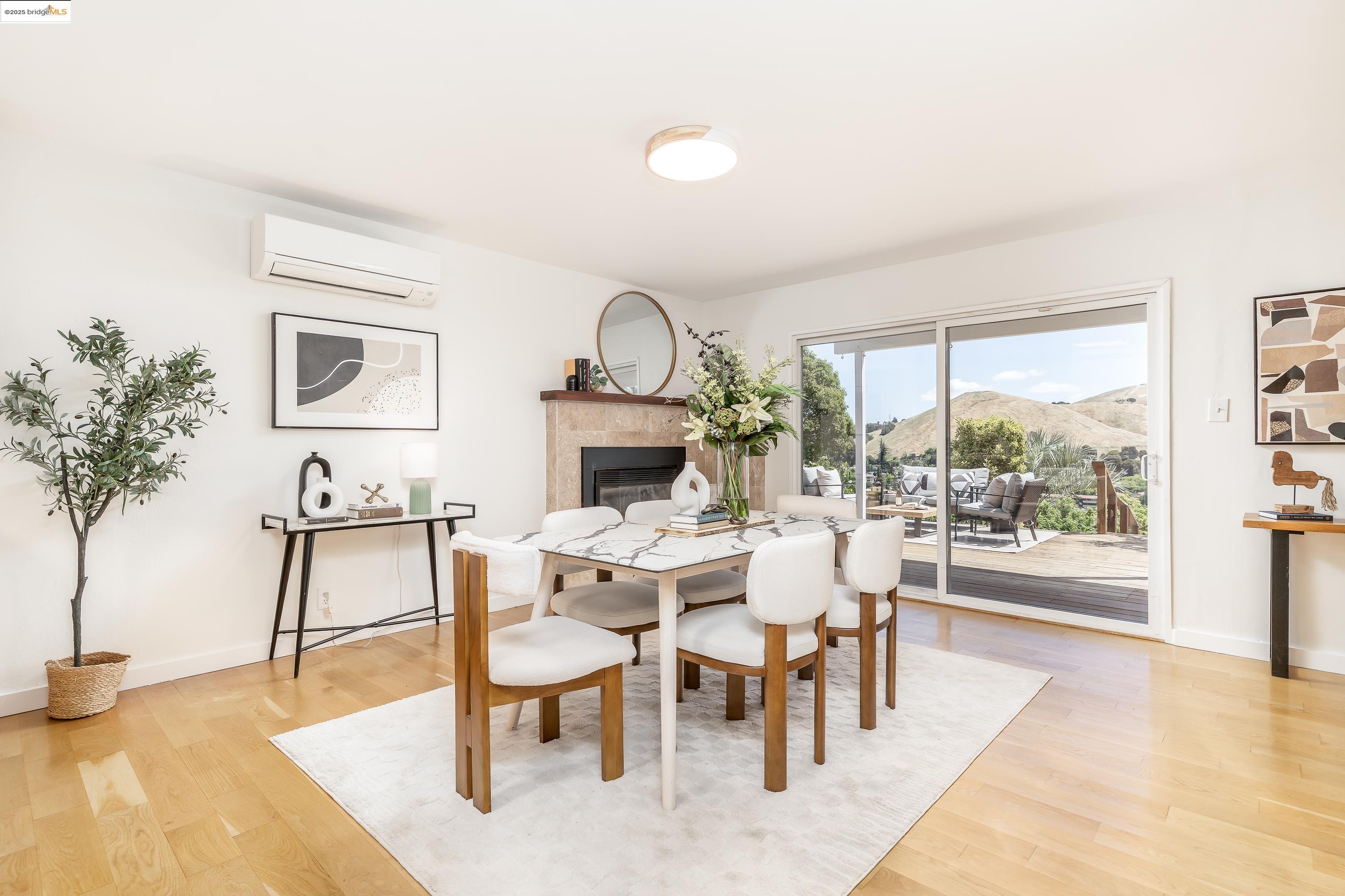 Detail Gallery Image 11 of 60 For 2086 Costa Ct, Pinole,  CA 94564 - 3 Beds | 2/1 Baths